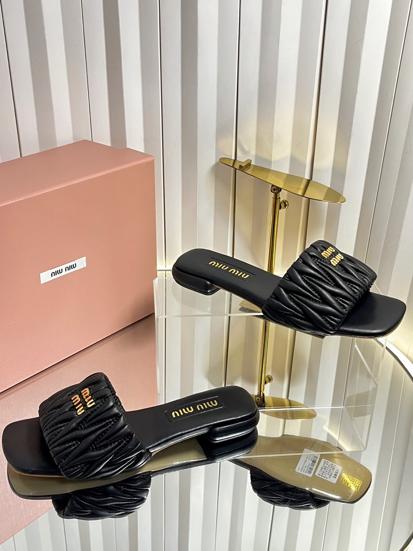 D10680 💰🍥❥miumiu Miumiu’s new style slippers — image 4