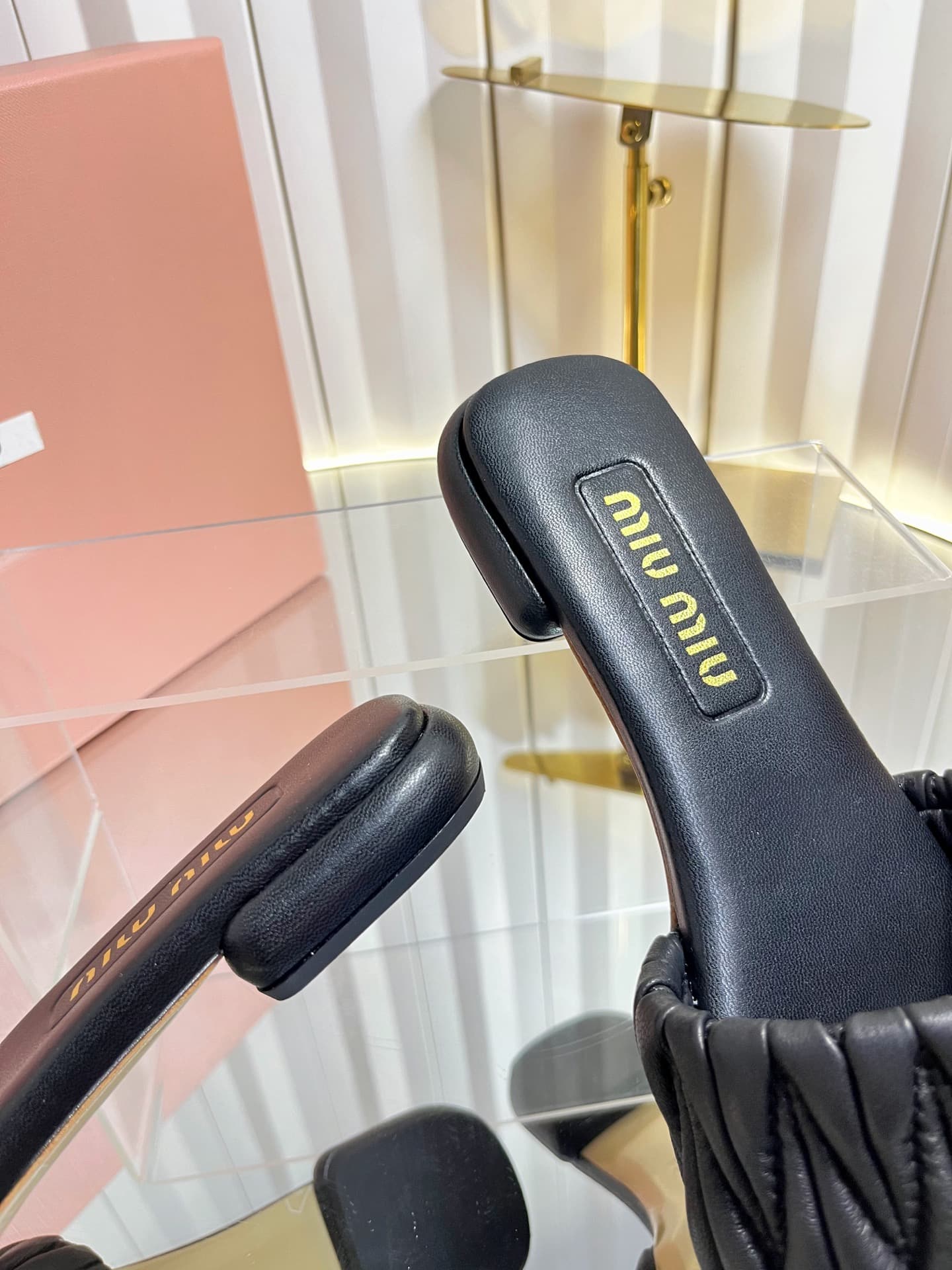 D10680 💰🍥❥miumiu Miumiu’s new style slippers — image 8
