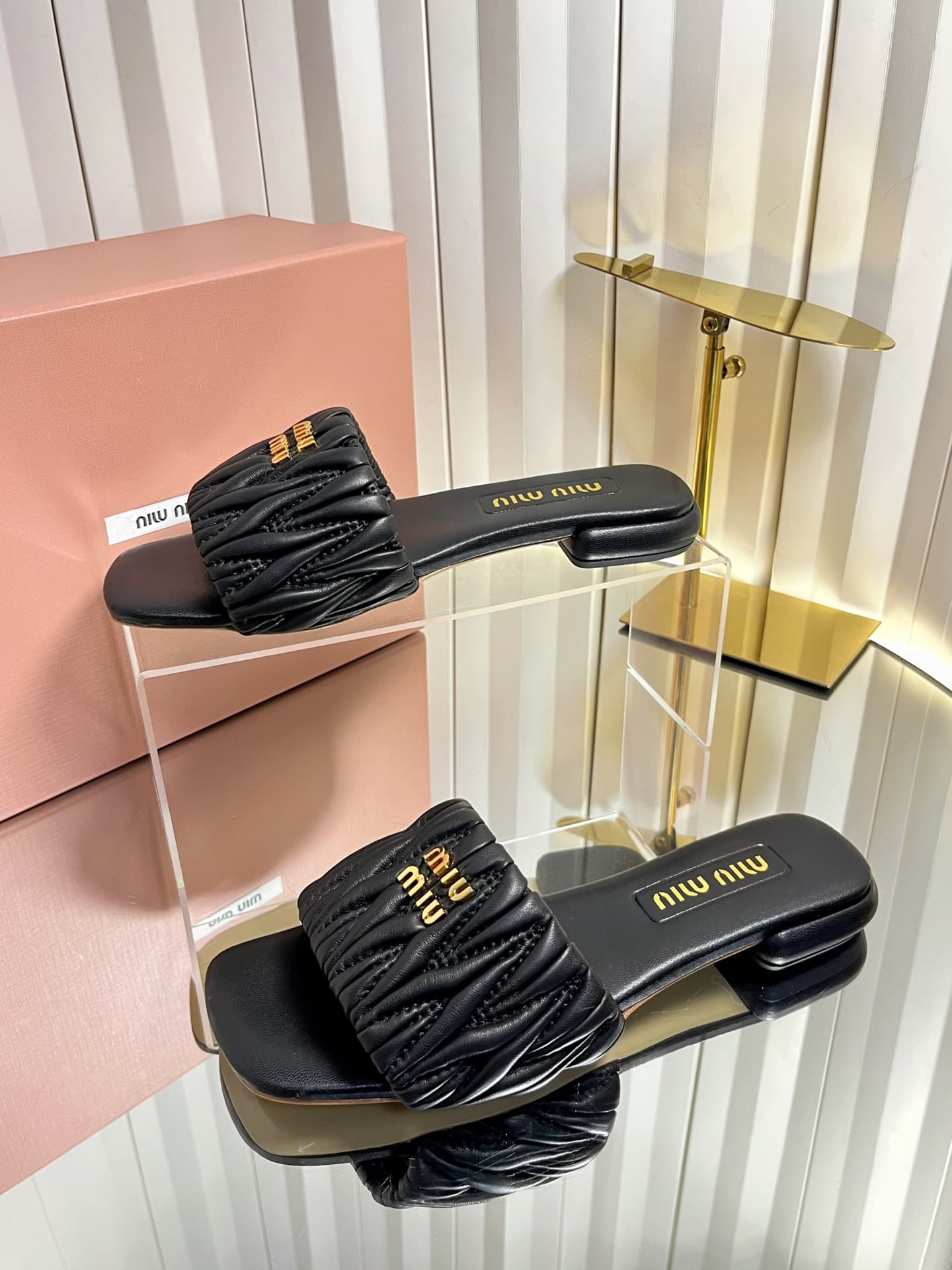 D10680 💰🍥❥miumiu Miumiu’s new style slippers — image 3
