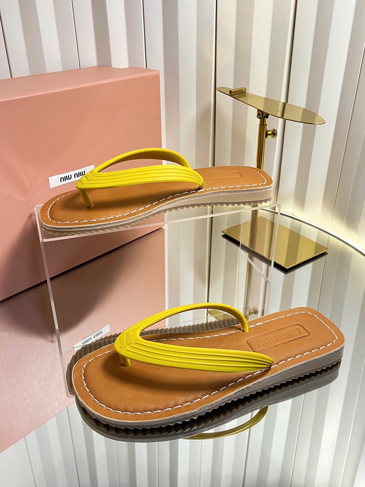 D10679 MIUMIU Miu 2026 New Summer Vintage/retro Style Thick-Soled Casual Sandal with Cupped Toes — image 3