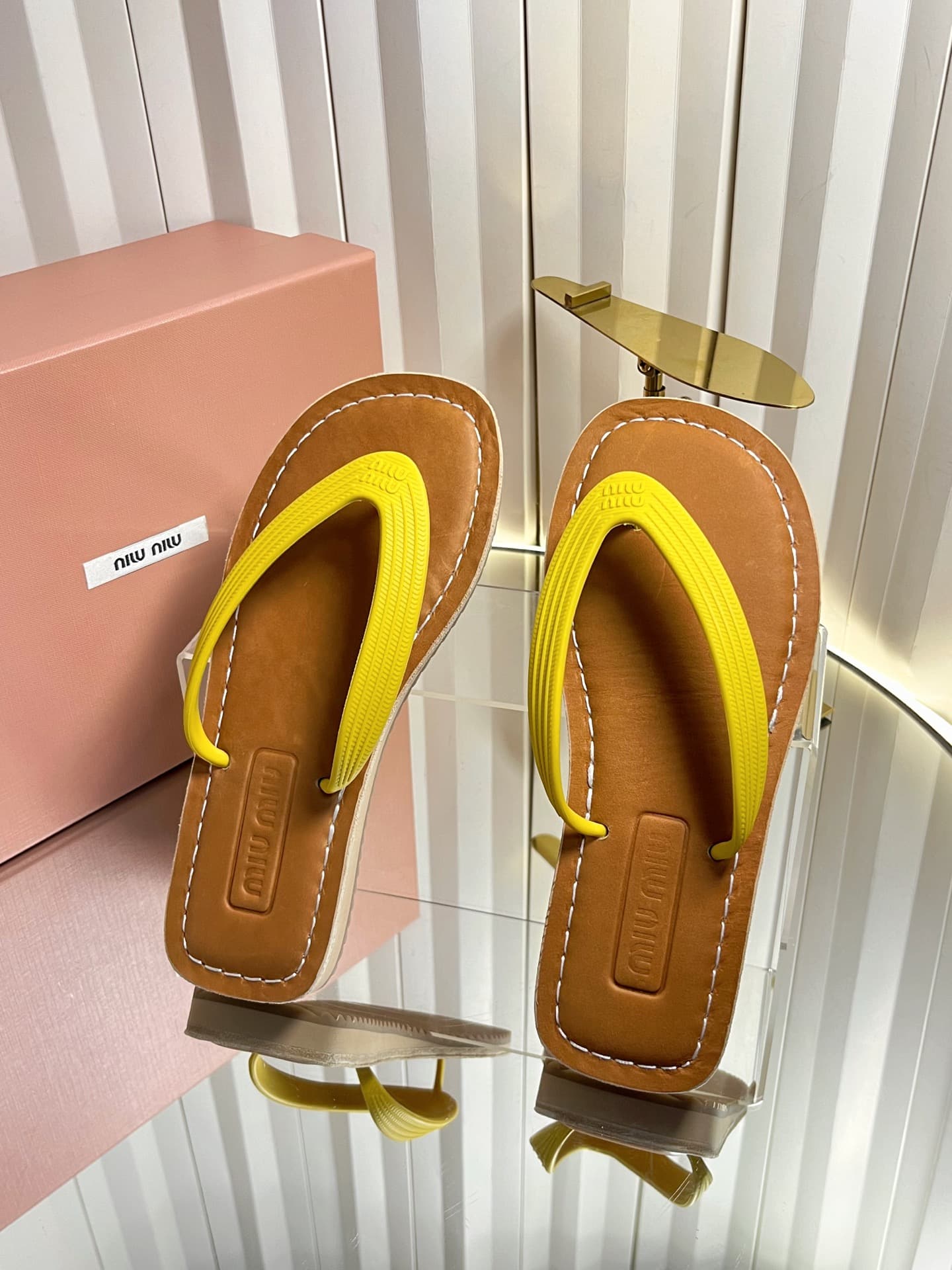 D10679 MIUMIU Miu 2026 New Summer Vintage/retro Style Thick-Soled Casual Sandal with Cupped Toes — image 5