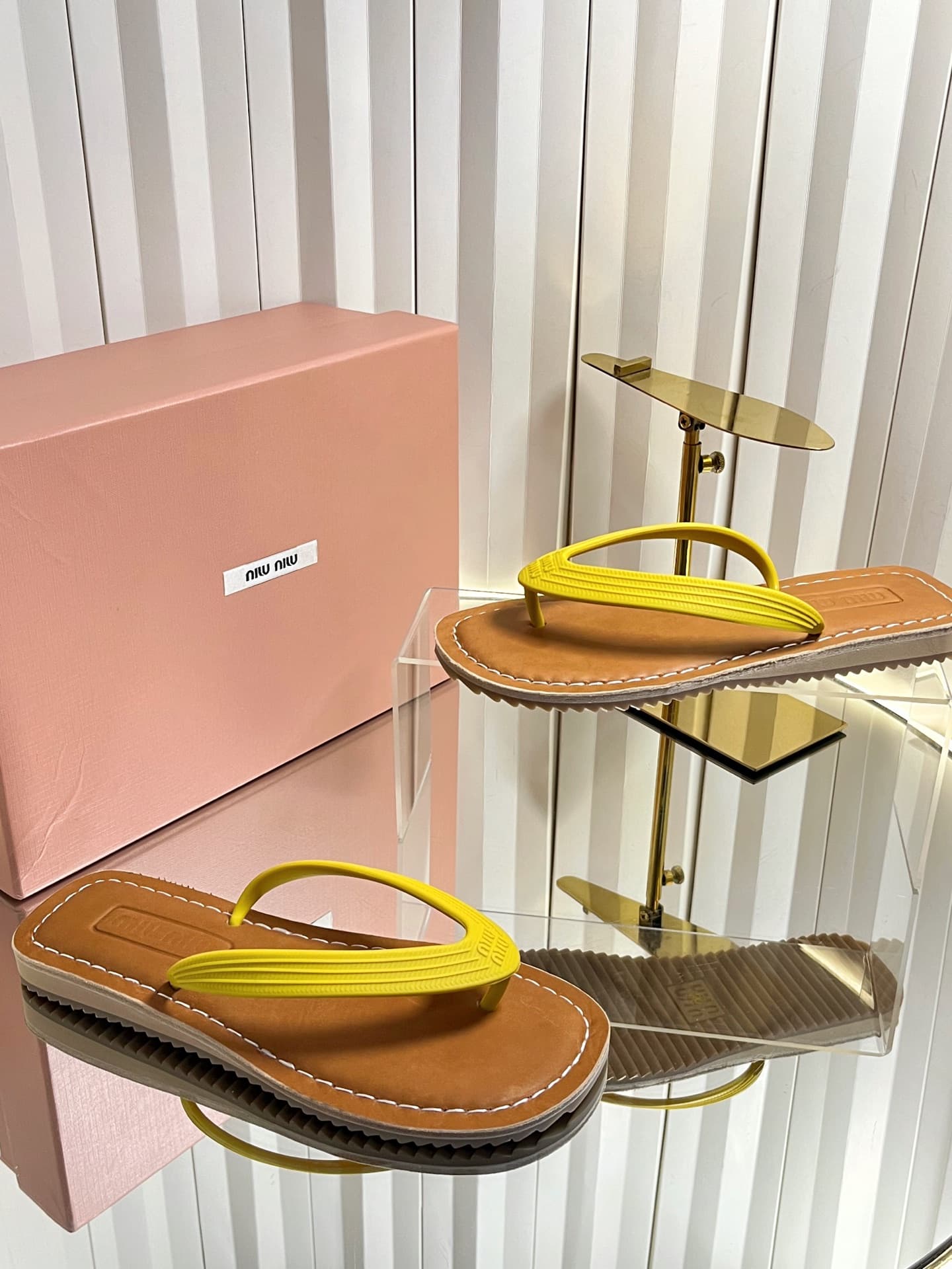 D10679 MIUMIU Miu 2026 New Summer Vintage/retro Style Thick-Soled Casual Sandal with Cupped Toes — image 4