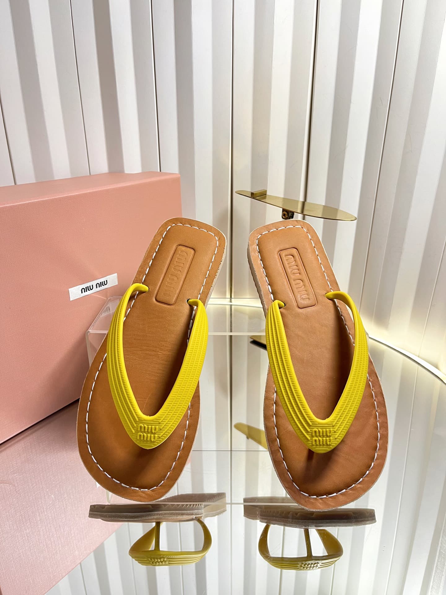 D10679 MIUMIU Miu 2026 New Summer Vintage/retro Style Thick-Soled Casual Sandal with Cupped Toes — image 2