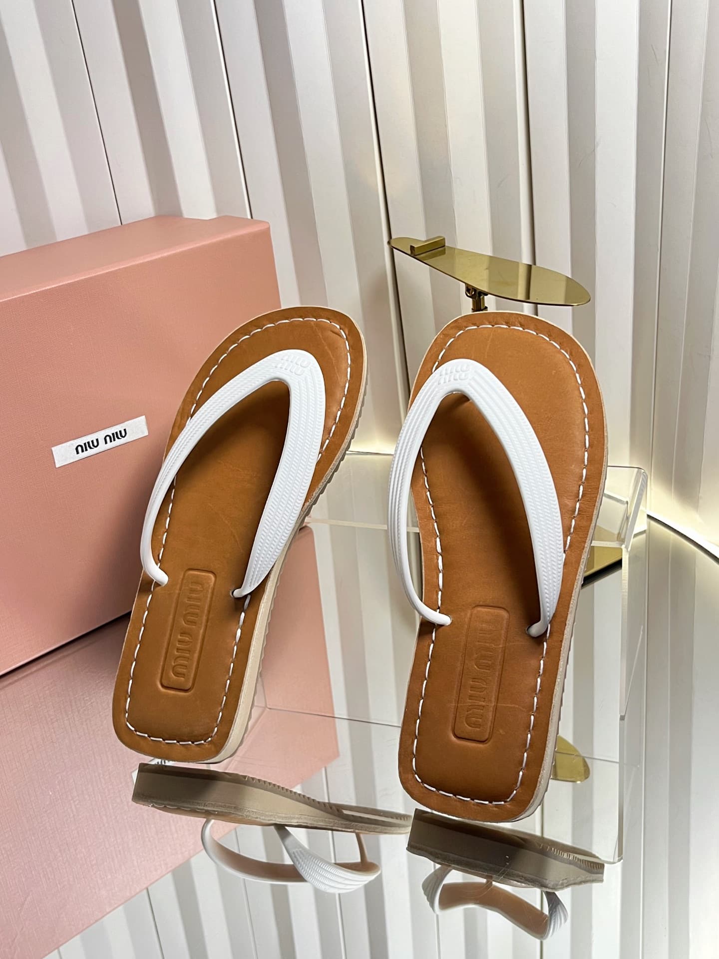 D10675 MIUMIU Miu 2026 New Summer Vintage/retro Style Thick-Soled Casual Sandal with Cupped Toe — image 5