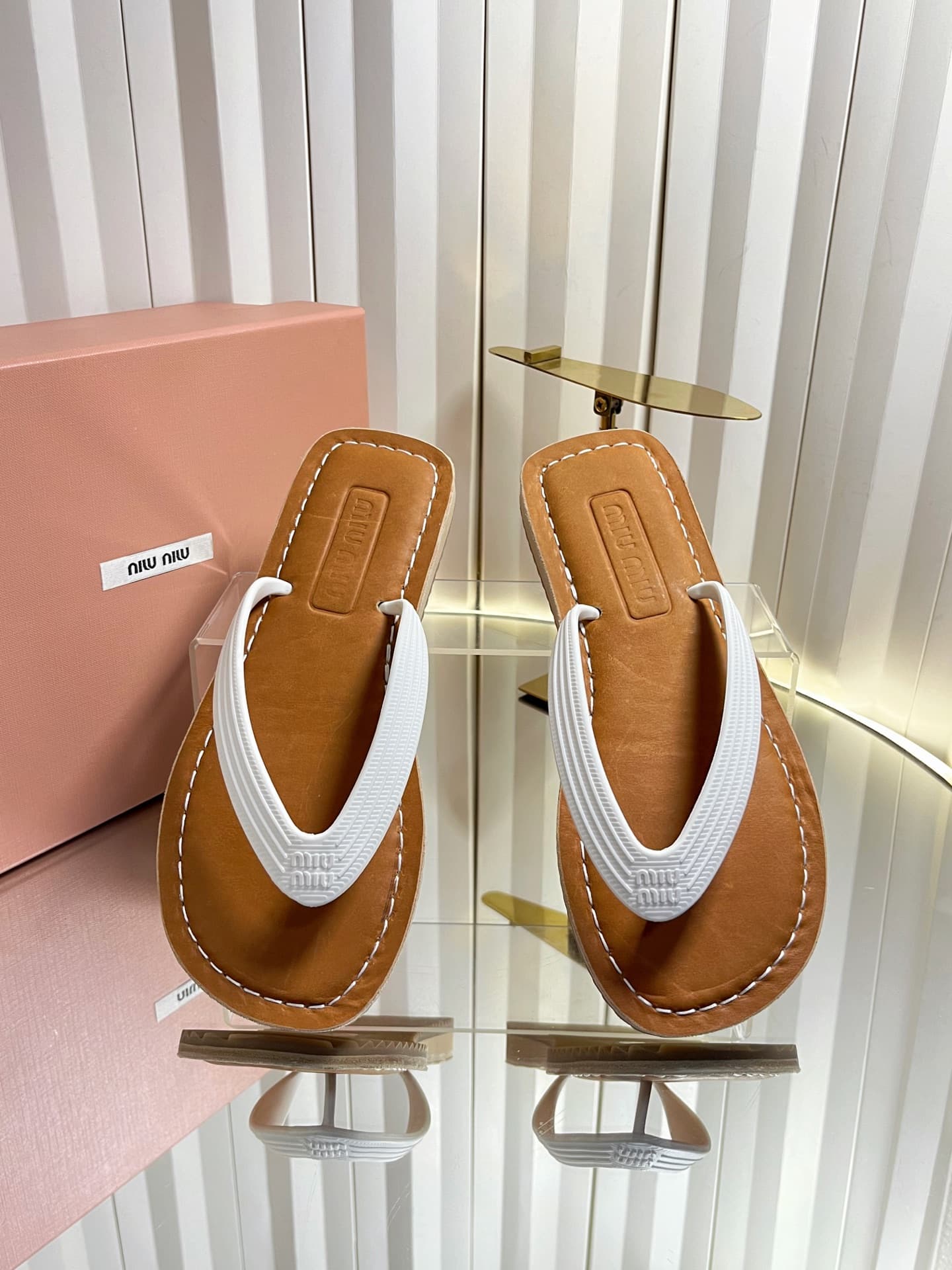 D10675 MIUMIU Miu 2026 New Summer Vintage/retro Style Thick-Soled Casual Sandal with Cupped Toe — image 2
