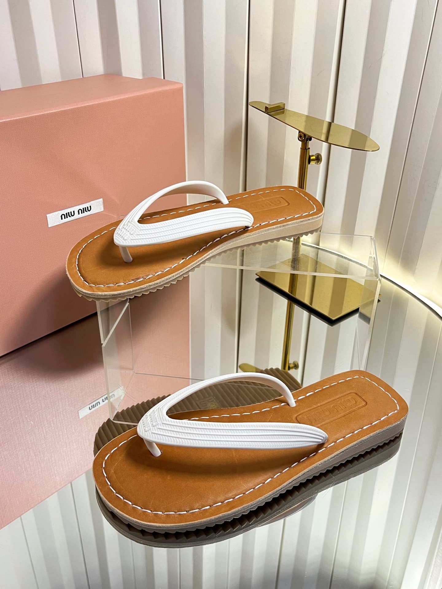 D10675 MIUMIU Miu 2026 New Summer Vintage/retro Style Thick-Soled Casual Sandal with Cupped Toe — image 3
