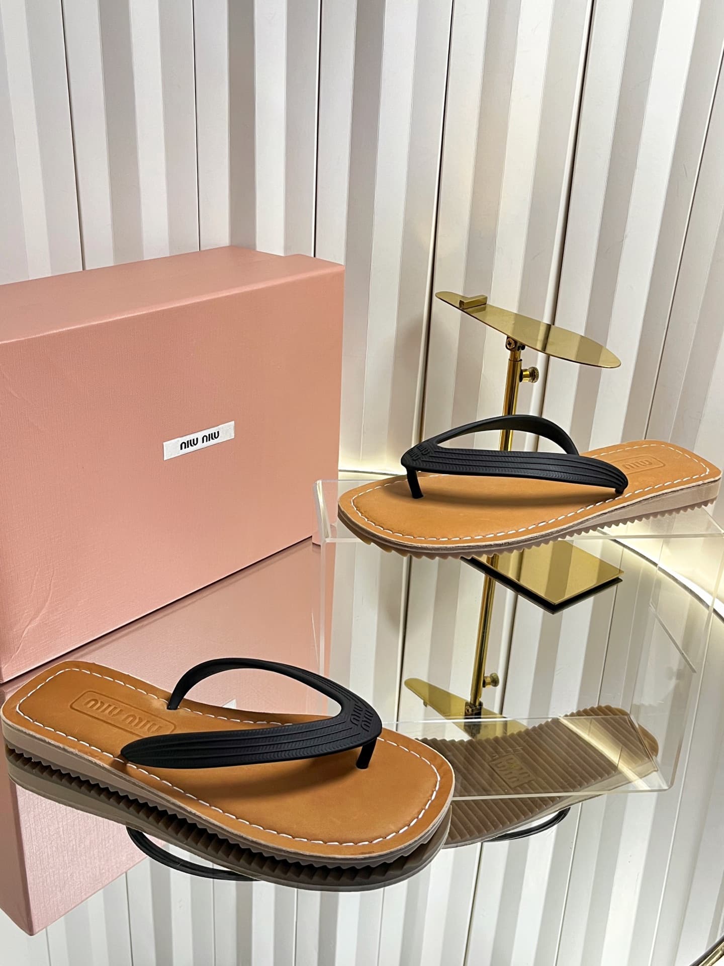 D10677 MIUMIU Miu 2026 New Summer Vintage/Retro Style Thick-Soled Casual Sandal with Cupped Toes — image 4