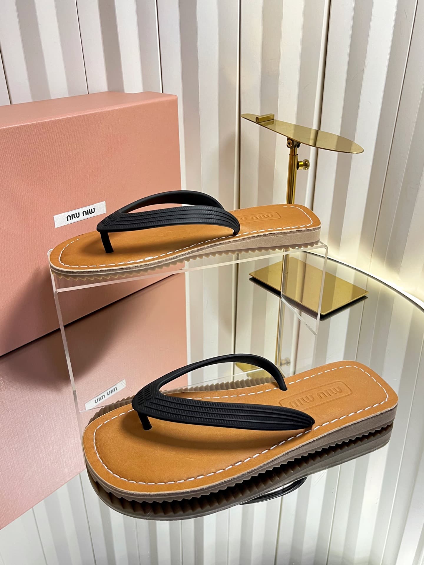 D10677 MIUMIU Miu 2026 New Summer Vintage/Retro Style Thick-Soled Casual Sandal with Cupped Toes — image 3