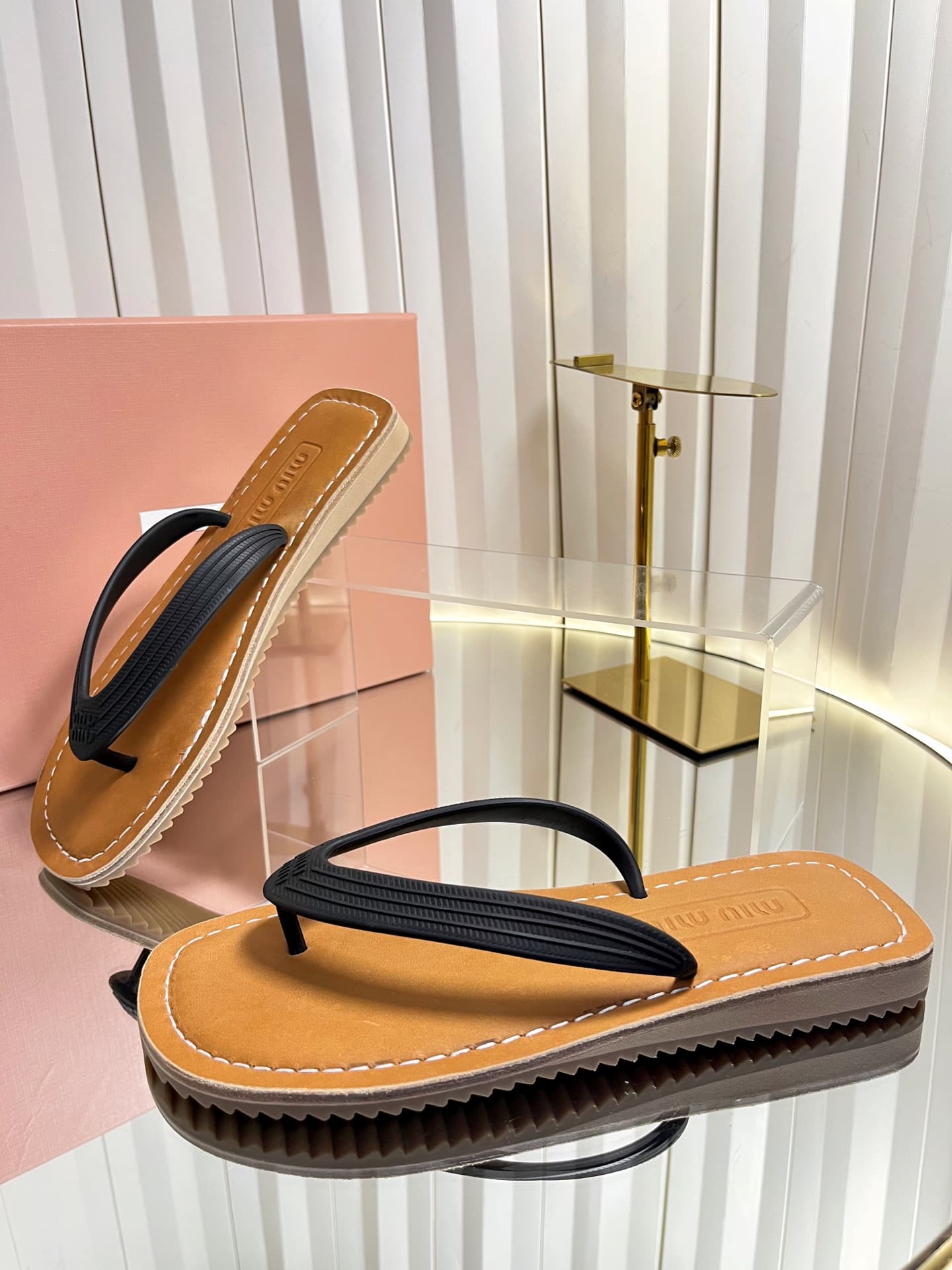 D10677 MIUMIU Miu 2026 New Summer Vintage/Retro Style Thick-Soled Casual Sandal with Cupped Toes — image 6