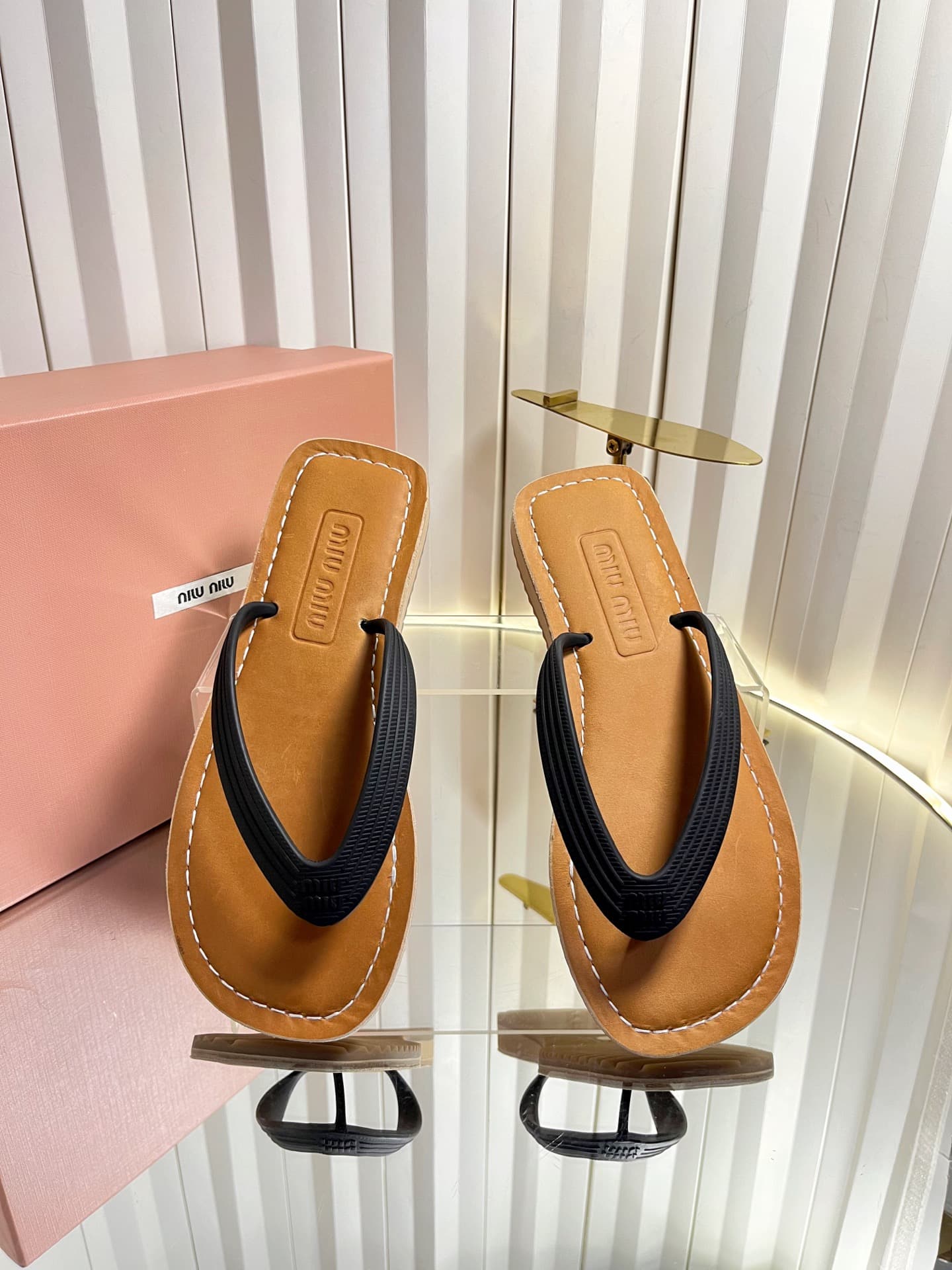 D10677 MIUMIU Miu 2026 New Summer Vintage/Retro Style Thick-Soled Casual Sandal with Cupped Toes — image 2