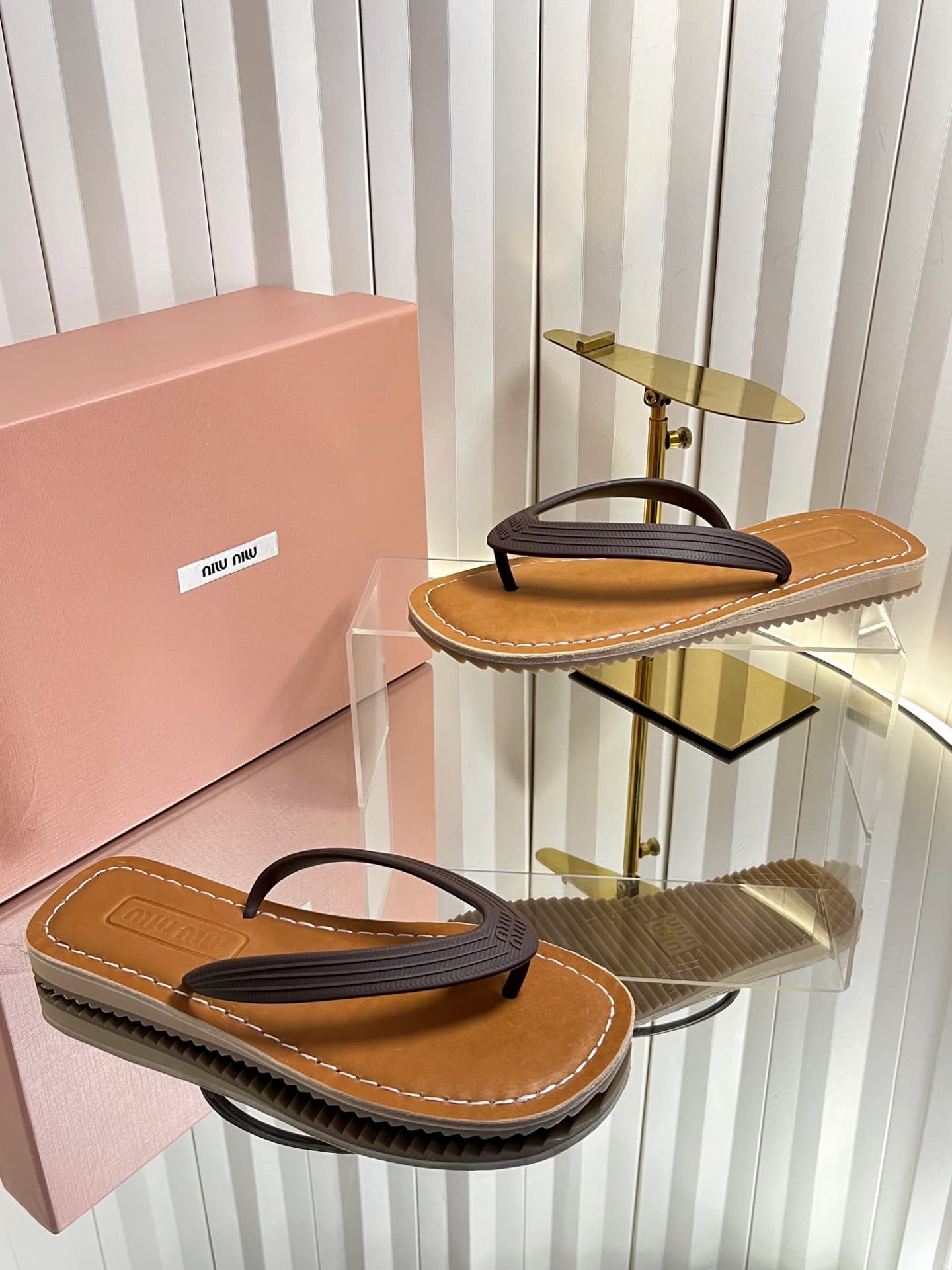 D10676 MIUMIU Miu 2026 New Summer Vintage/retro Style Thick-Sole Sandal for Casual Use — image 4