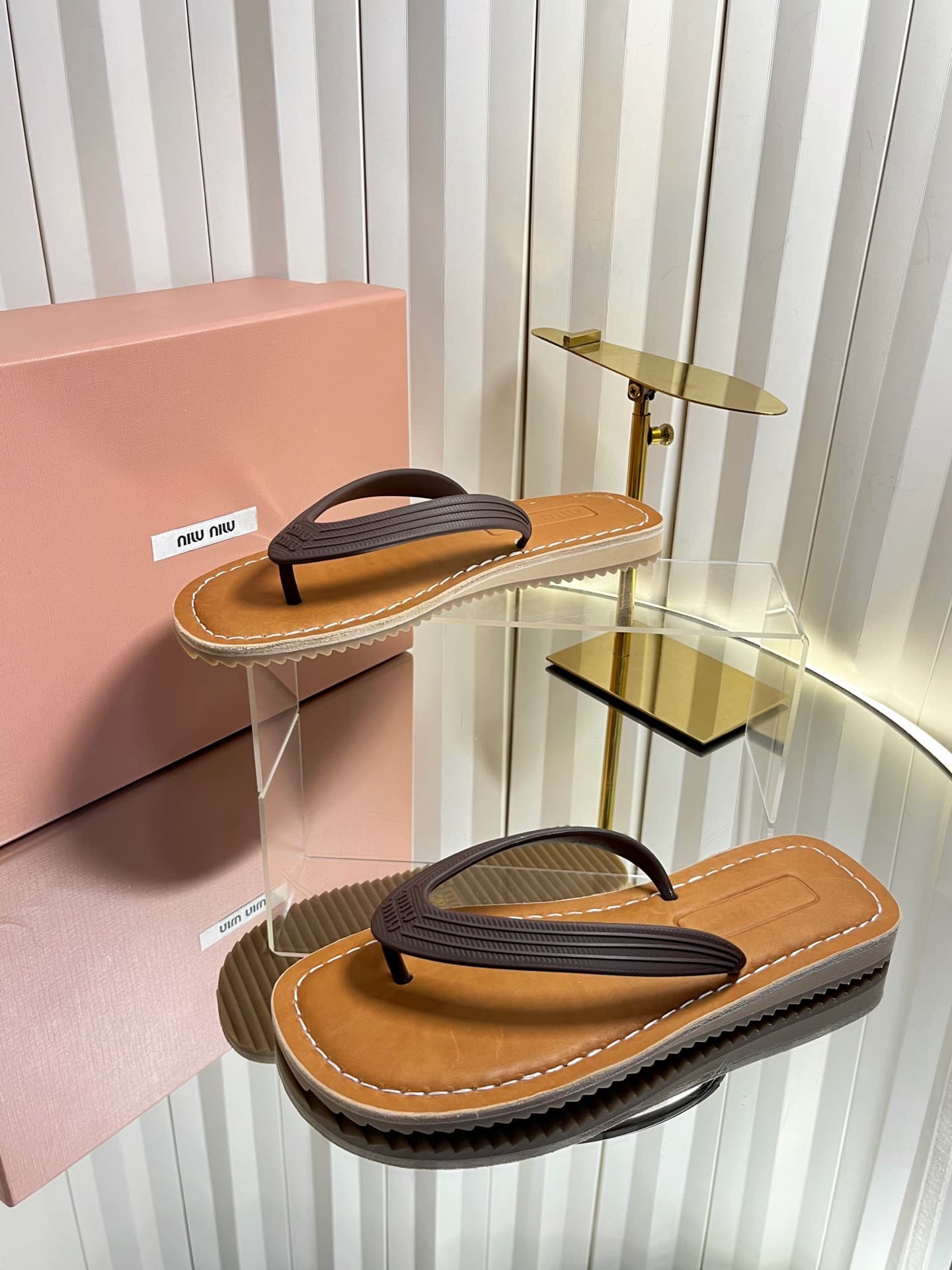 D10676 MIUMIU Miu 2026 New Summer Vintage/retro Style Thick-Sole Sandal for Casual Use — image 3