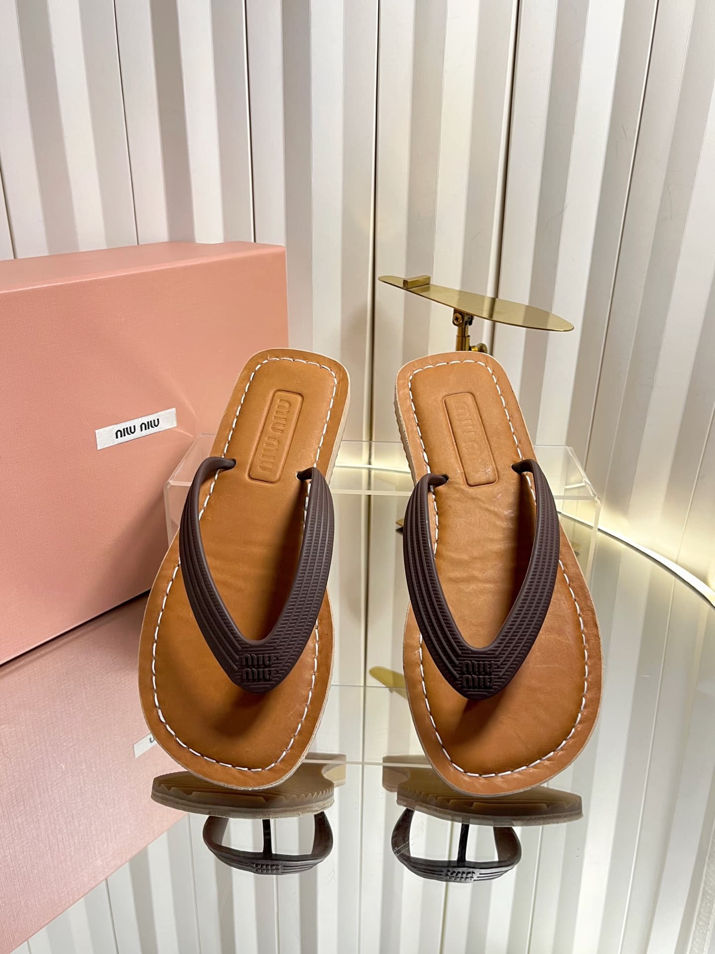 D10676 MIUMIU Miu 2026 New Summer Vintage/retro Style Thick-Sole Sandal for Casual Use — image 2