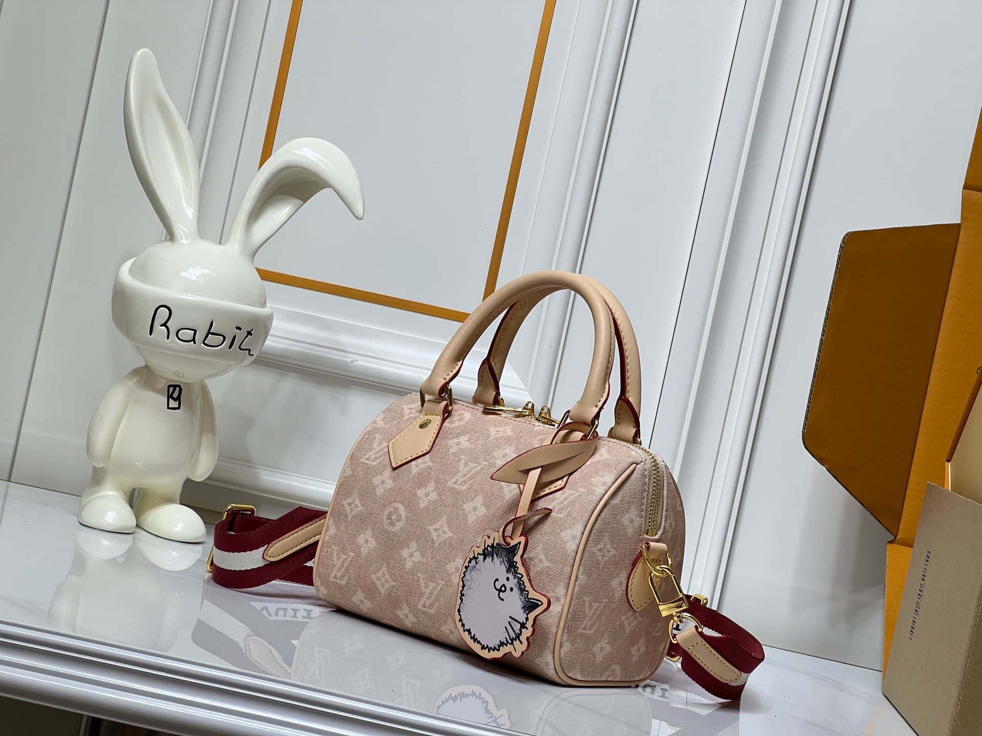 C5339 💰M15151 M46234 Apricot rice-colored cat. This Speedy 20 Bandouliere handbag is made of Meowgram canvas, and it’s a standout piece. — image 3