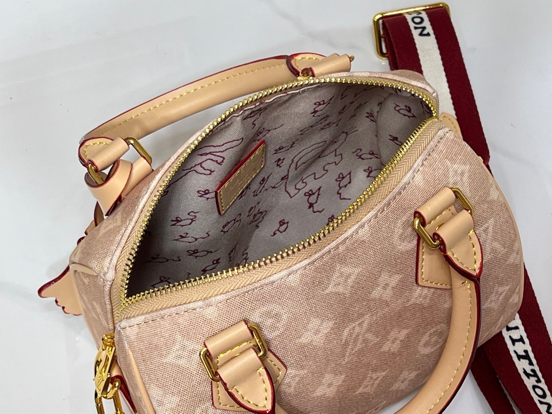C5339 💰M15151 M46234 Apricot rice-colored cat. This Speedy 20 Bandouliere handbag is made of Meowgram canvas, and it’s a standout piece. — image 8