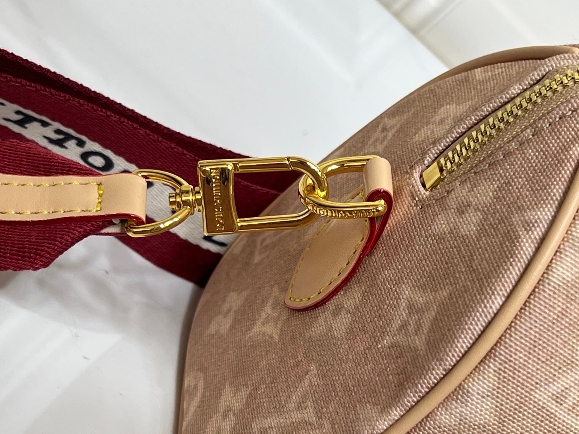 C5339 💰M15151 M46234 Apricot rice-colored cat. This Speedy 20 Bandouliere handbag is made of Meowgram canvas, and it’s a standout piece. — image 5
