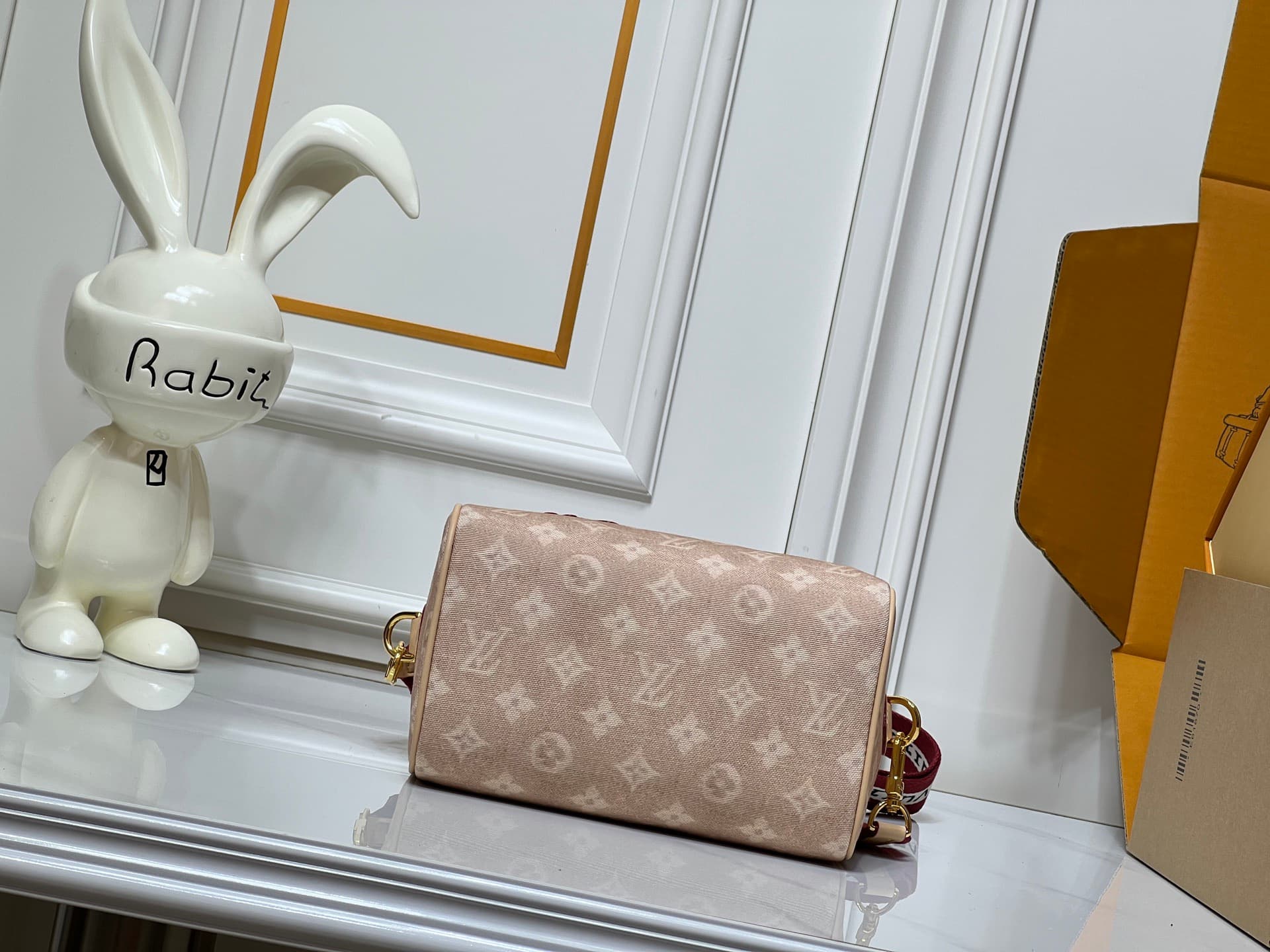 C5339 💰M15151 M46234 Apricot rice-colored cat. This Speedy 20 Bandouliere handbag is made of Meowgram canvas, and it’s a standout piece. — image 7