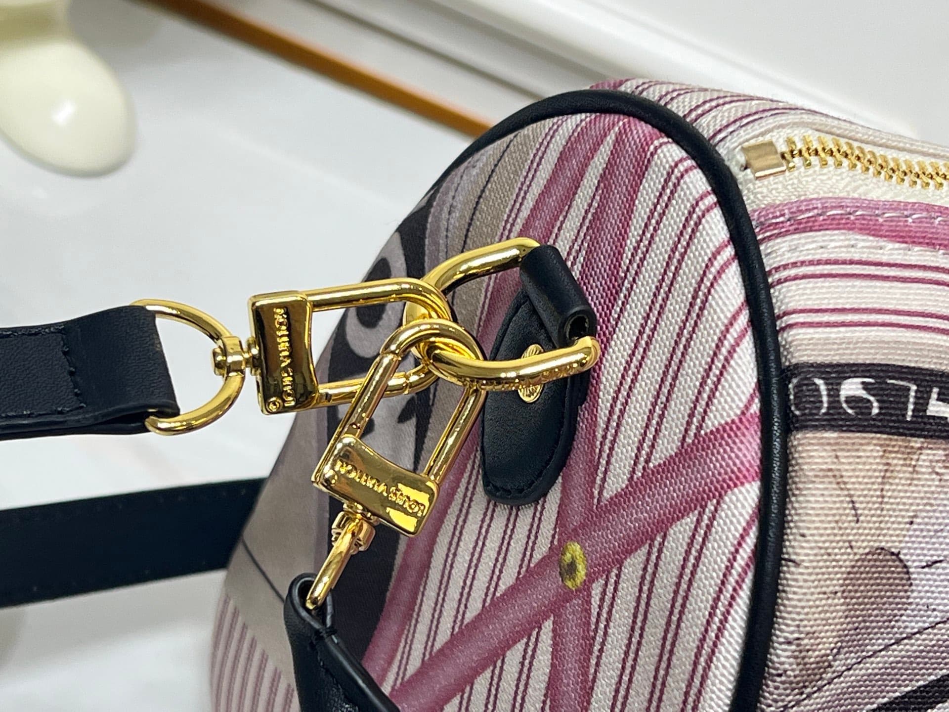 C5336 💰M18076 M15159 M25766 M13344 Fashionable model. This Speedy Soft 30 is from LV Travels With Grace Coddlington line. — image 4