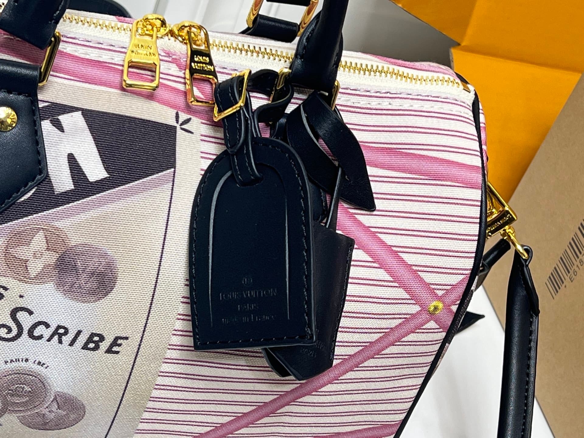 C5336 💰M18076 M15159 M25766 M13344 Fashionable model. This Speedy Soft 30 is from LV Travels With Grace Coddlington line. — image 5