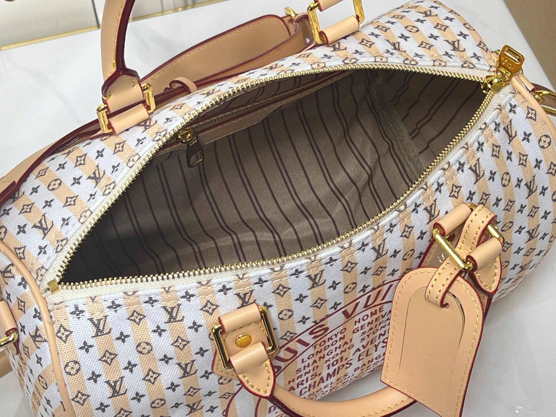 C5335 💰M28677 M13344 Exhibit-style model. This Speedy Soft 30 is from LV Travels With Grace Coddlington line. — image 8