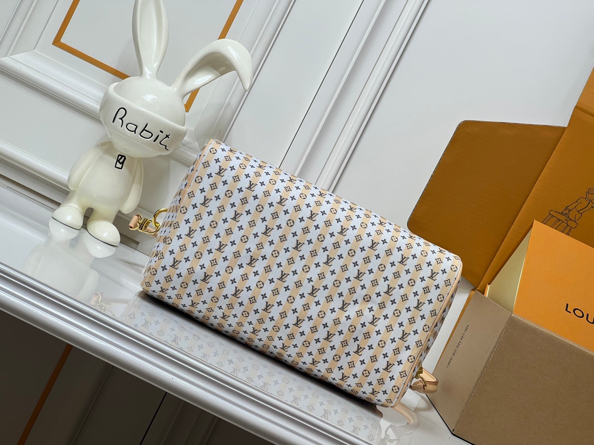 C5335 💰M28677 M13344 Exhibit-style model. This Speedy Soft 30 is from LV Travels With Grace Coddlington line. — image 7
