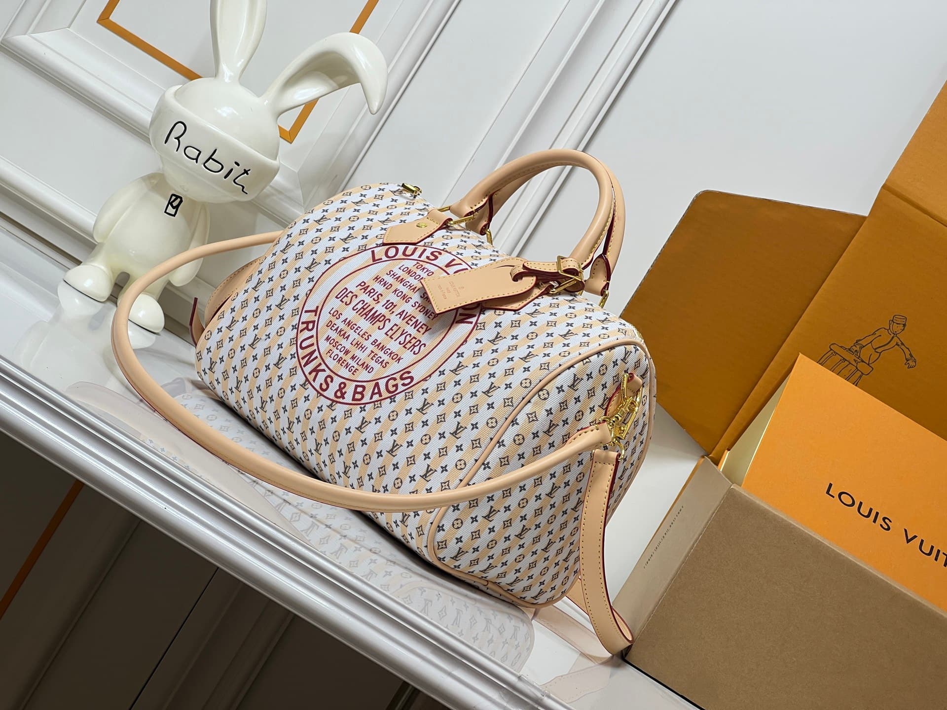 C5335 💰M28677 M13344 Exhibit-style model. This Speedy Soft 30 is from LV Travels With Grace Coddlington line. — image 3