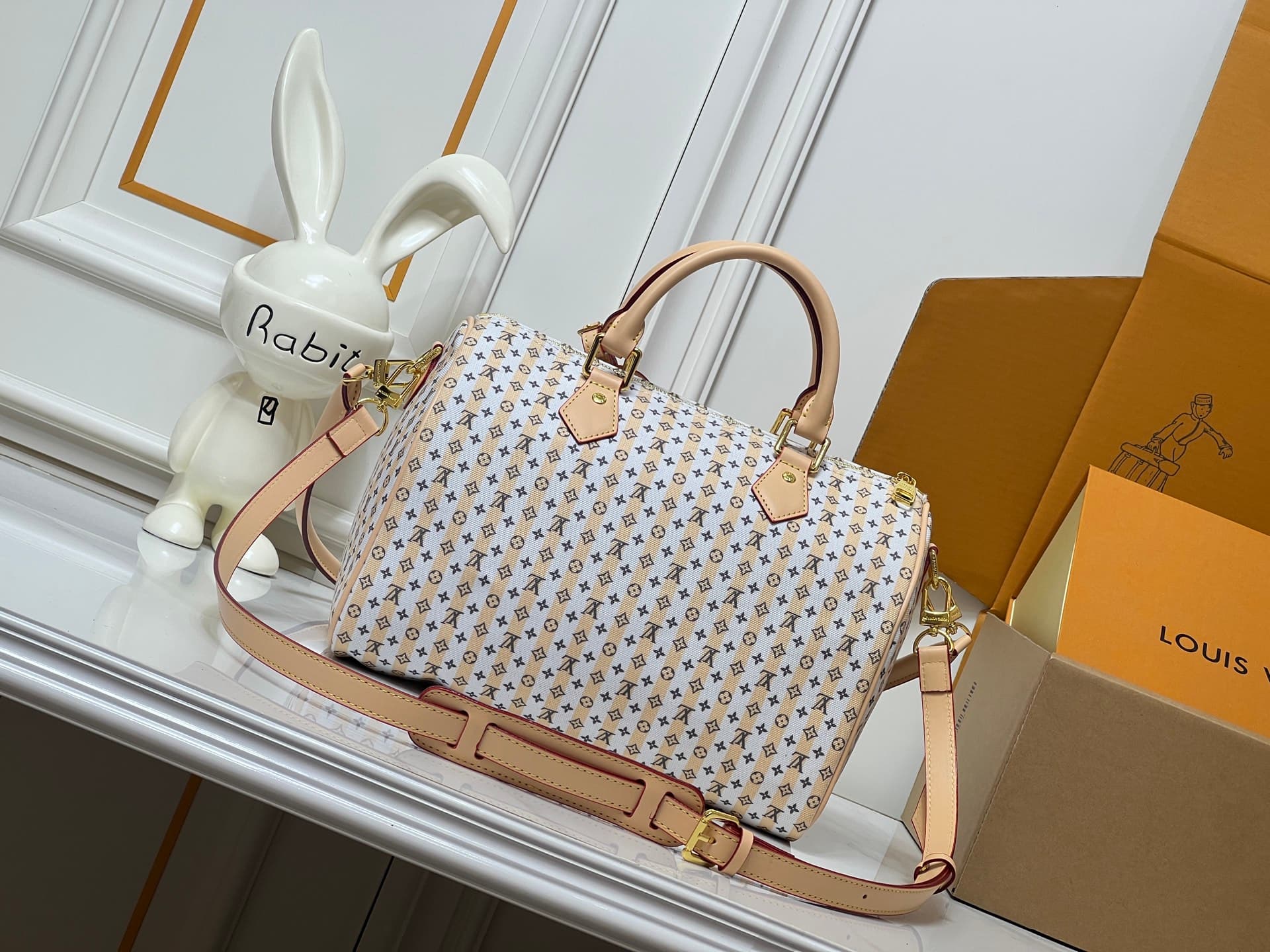 C5335 💰M28677 M13344 Exhibit-style model. This Speedy Soft 30 is from LV Travels With Grace Coddlington line. — image 6