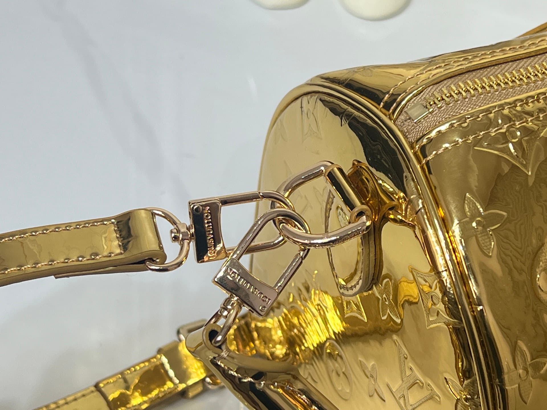 C5334 💰M40391 M13344 Gold, Rose Gold, Silver. This model of Speedy Soft 30 comes from LV Travels With Grace Coddlington. — image 4