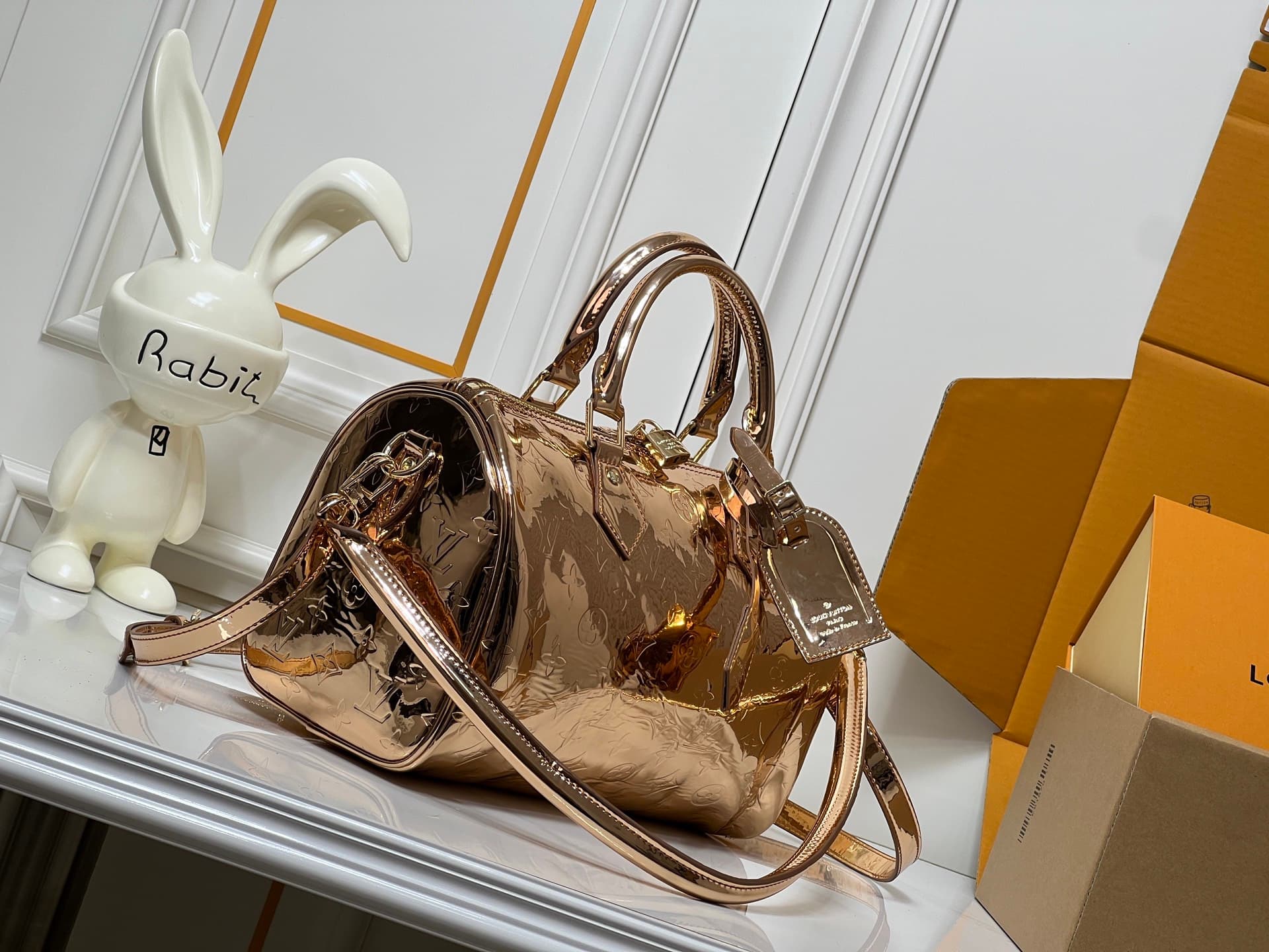 C5333 💰M40391 M13344 Gold, Rose Gold, Silver. This model of Speedy Soft 30 comes from LV Travels With Grace Coddlington. — image 2