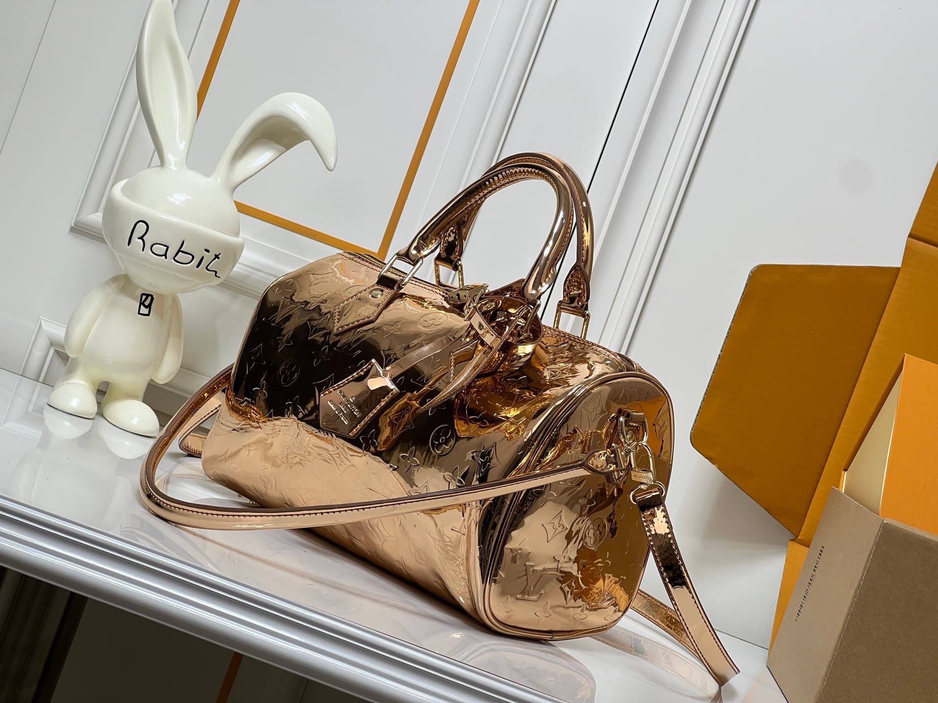 C5333 💰M40391 M13344 Gold, Rose Gold, Silver. This model of Speedy Soft 30 comes from LV Travels With Grace Coddlington. — image 3