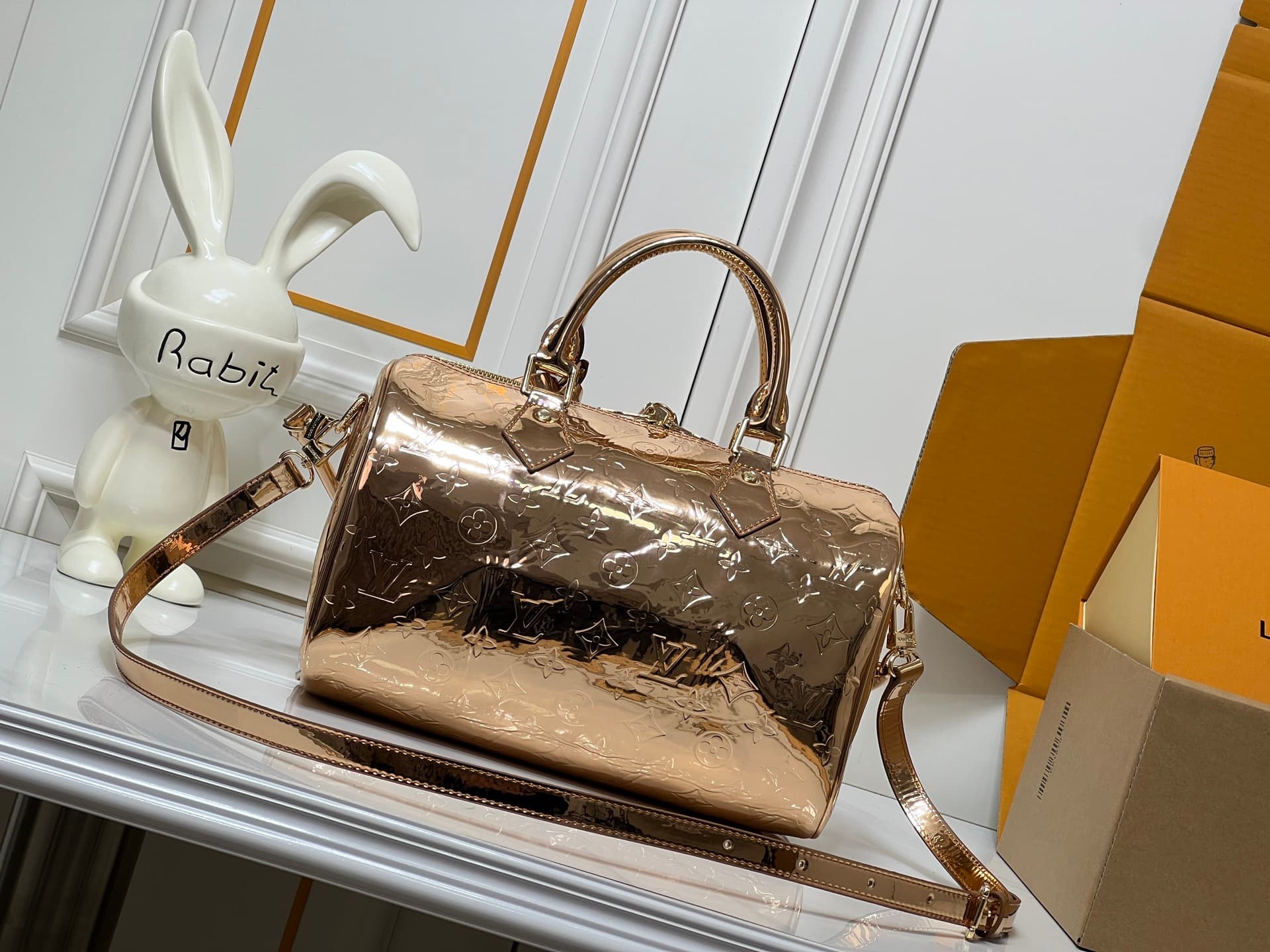C5333 💰M40391 M13344 Gold, Rose Gold, Silver. This model of Speedy Soft 30 comes from LV Travels With Grace Coddlington. — image 4