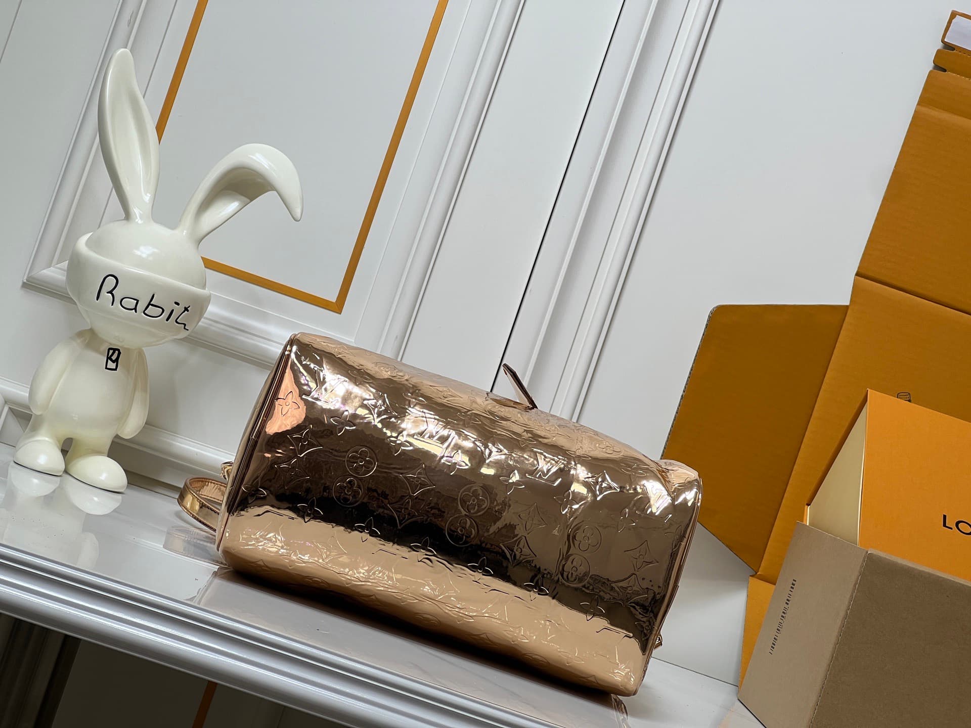 C5333 💰M40391 M13344 Gold, Rose Gold, Silver. This model of Speedy Soft 30 comes from LV Travels With Grace Coddlington. — image 7