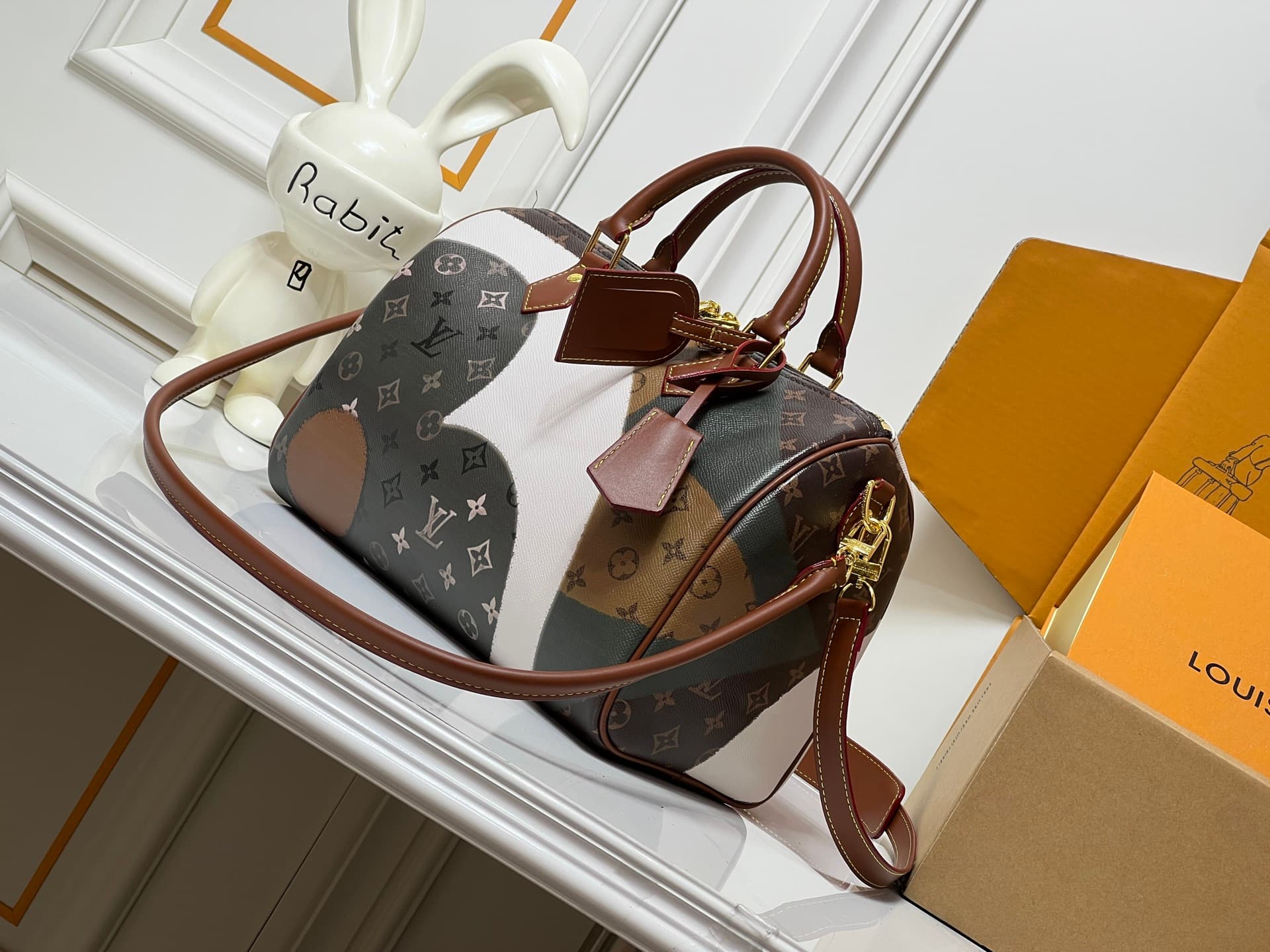 C5326 💰M40391 M29308 M13344 This Speedy Soft 30 comes from LV Travels With Grace Coddlington. — image 3