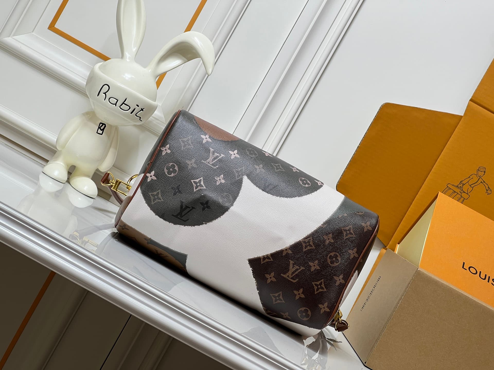 C5326 💰M40391 M29308 M13344 This Speedy Soft 30 comes from LV Travels With Grace Coddlington. — image 6