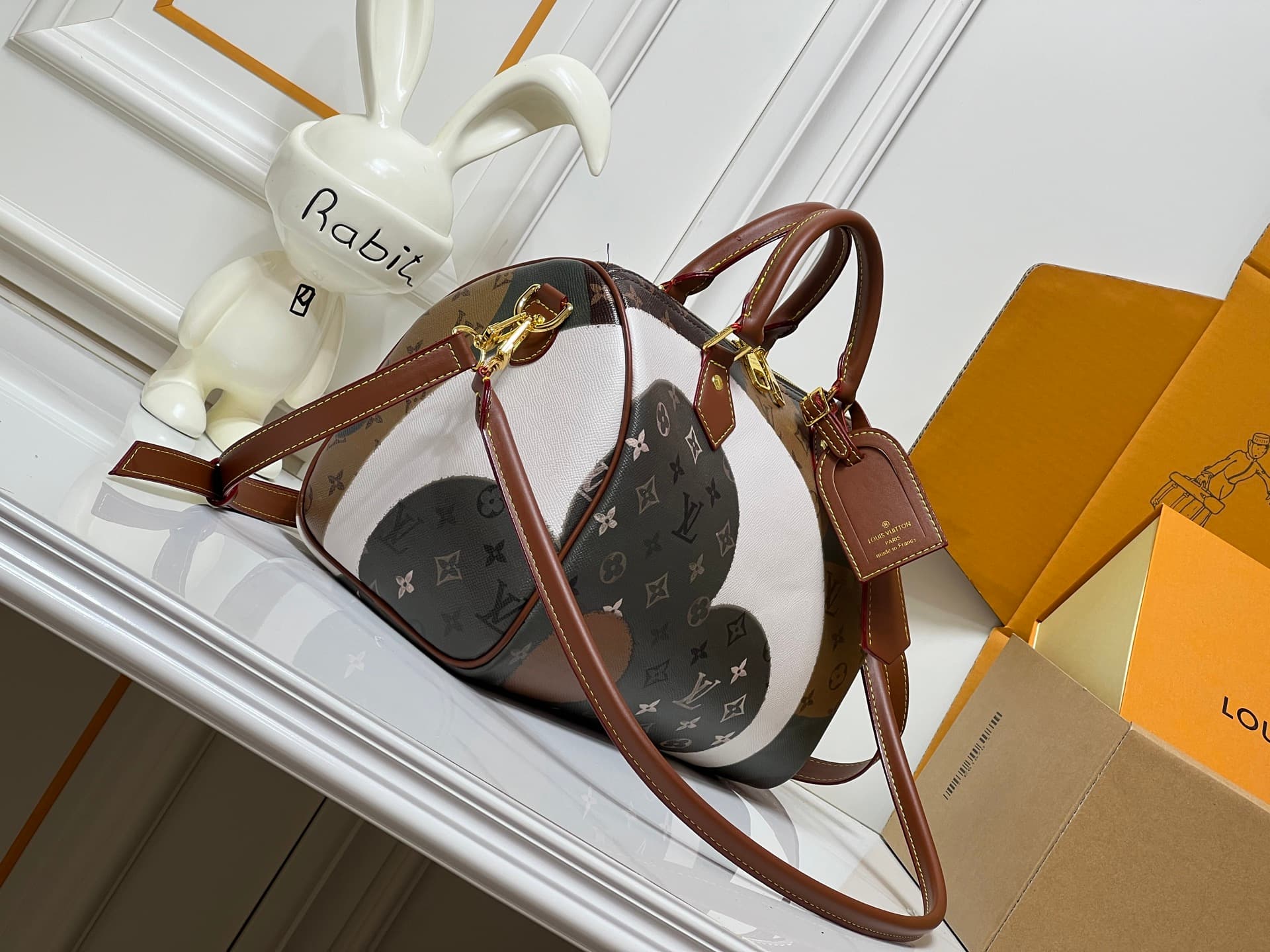 C5326 💰M40391 M29308 M13344 This Speedy Soft 30 comes from LV Travels With Grace Coddlington. — image 2