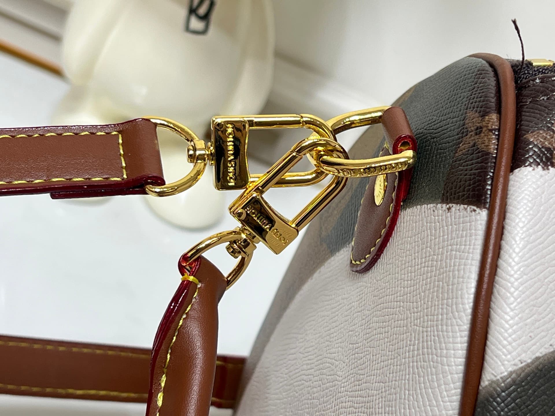 C5326 💰M40391 M29308 M13344 This Speedy Soft 30 comes from LV Travels With Grace Coddlington. — image 7
