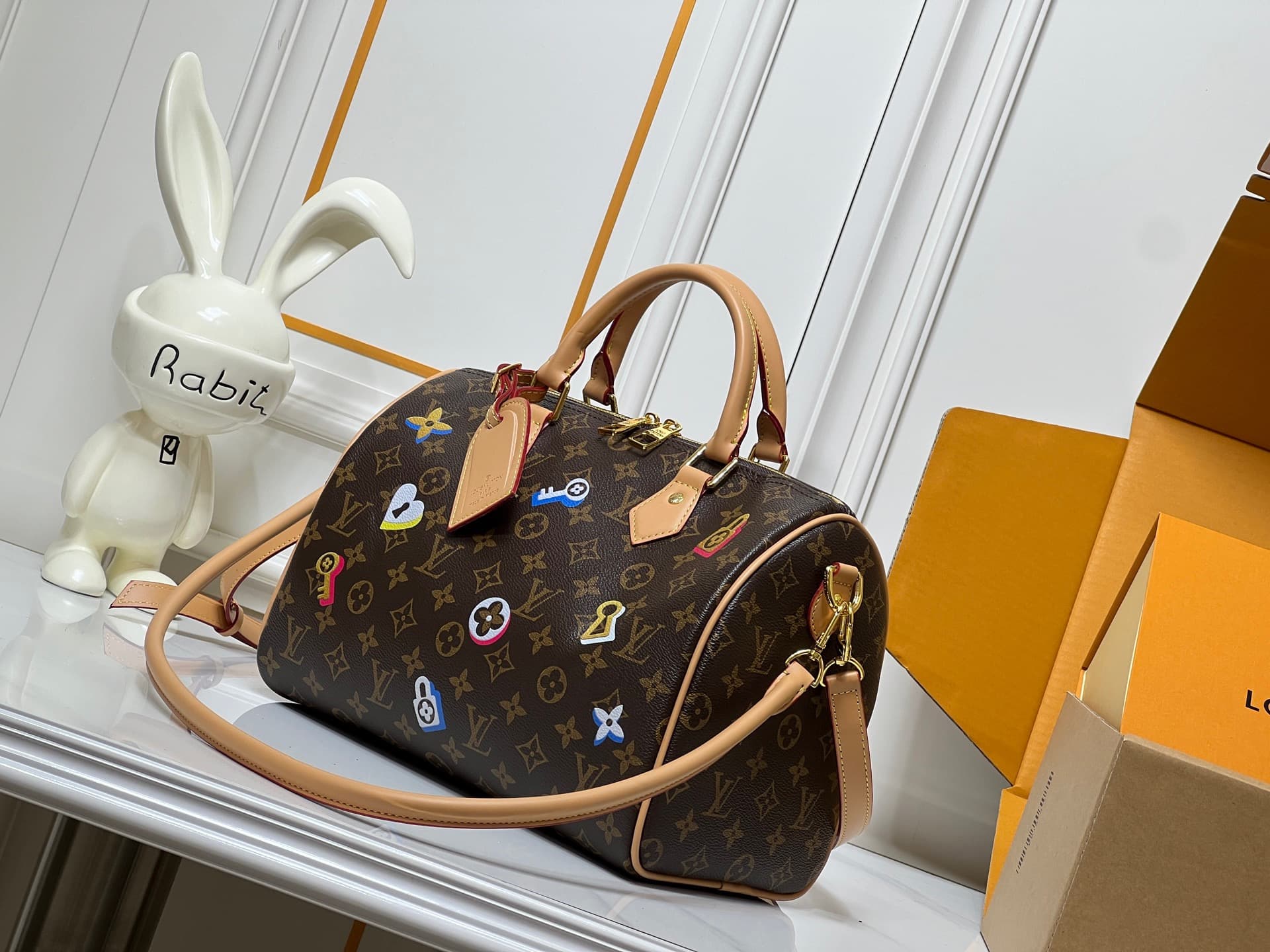 C5276 💰M18076 M15159 M25766 M13344 Fashionable model. This Speedy Soft 30 is from LV Travels With Grace Coddlington line. — image 3