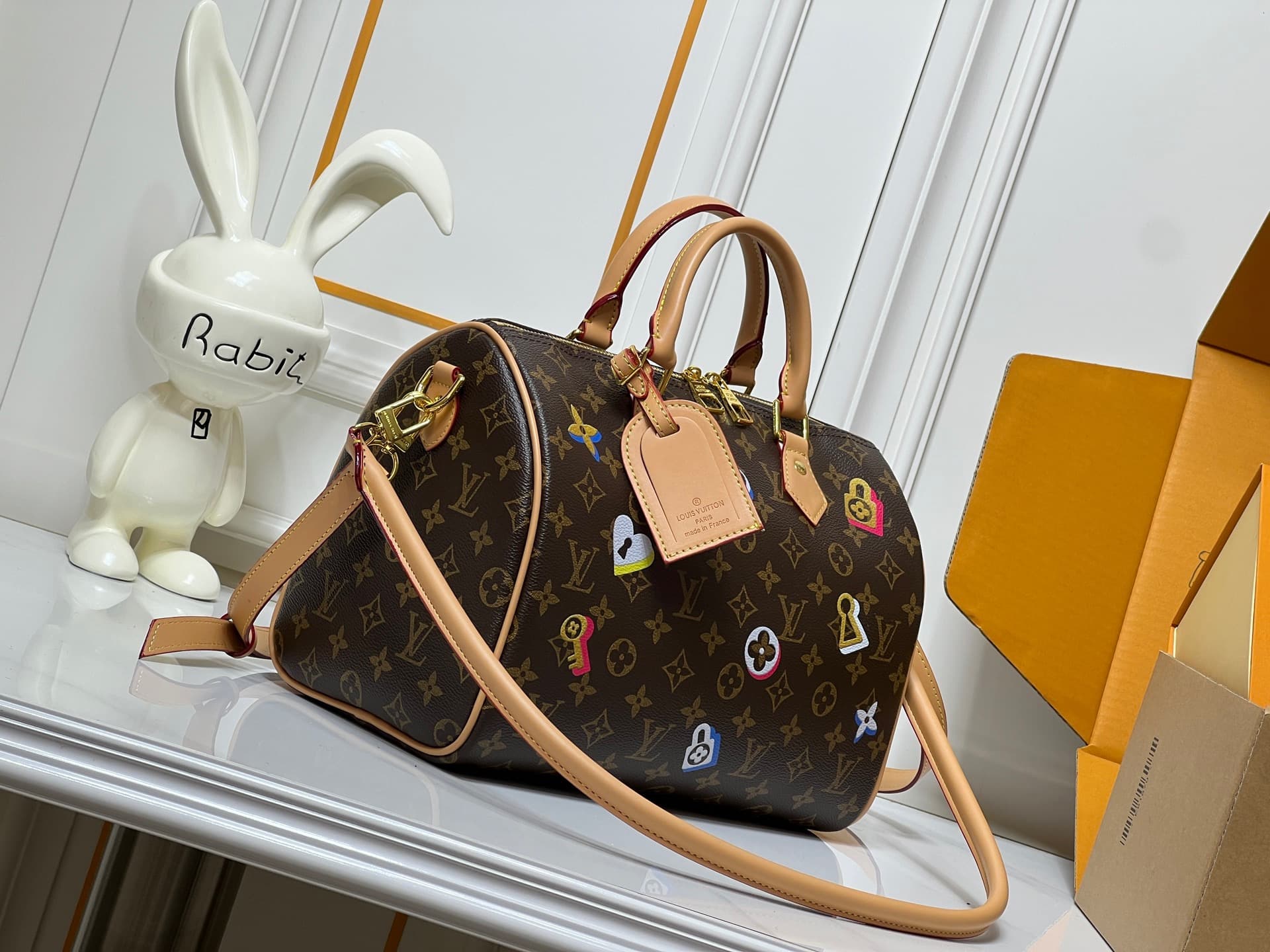 C5276 💰M18076 M15159 M25766 M13344 Fashionable model. This Speedy Soft 30 is from LV Travels With Grace Coddlington line. — image 2