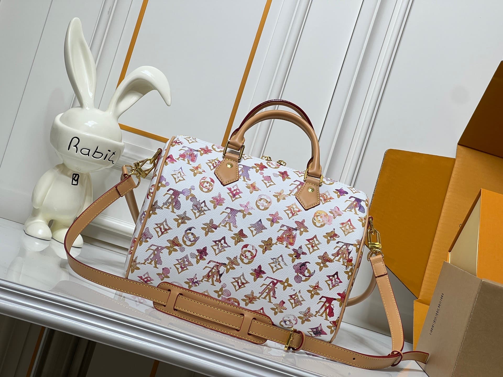 C5274 💰M18076 M15159 M25766 M13344 Fashionable model. This Speedy Soft 30 is from LV Travels With Grace Coddlington line. — image 6