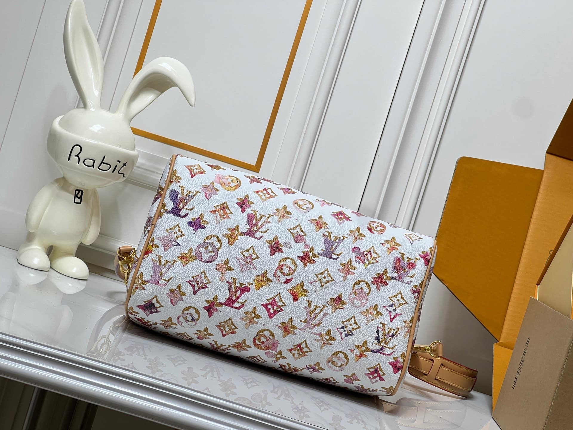 C5274 💰M18076 M15159 M25766 M13344 Fashionable model. This Speedy Soft 30 is from LV Travels With Grace Coddlington line. — image 7