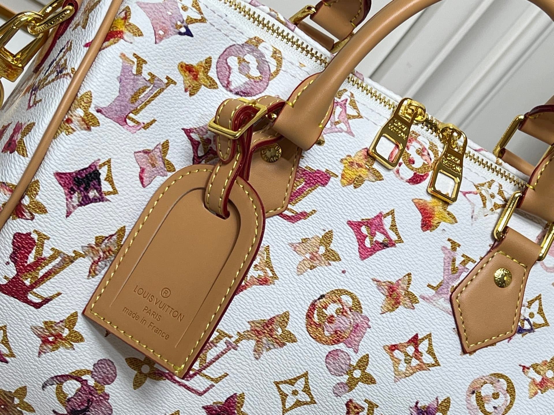 C5274 💰M18076 M15159 M25766 M13344 Fashionable model. This Speedy Soft 30 is from LV Travels With Grace Coddlington line. — image 5