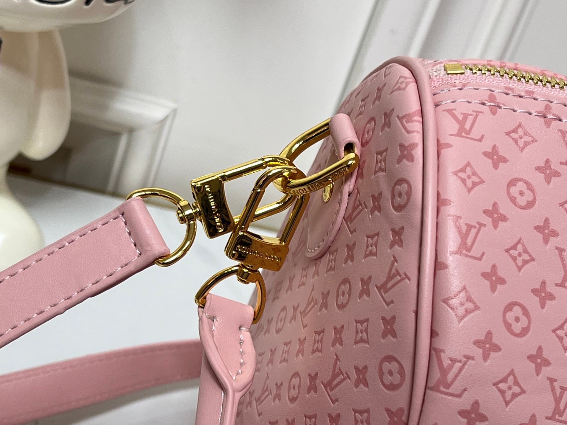 C5160 💰M29535 M13344 Speedy30 Handbags are part of the brand’s classic collection. Made from high-quality cowhide leather, they feature Monogram patterns, and the light beige color is elegant and versatile ✨. The bag has a Boston shape, with a suitable si — image 5