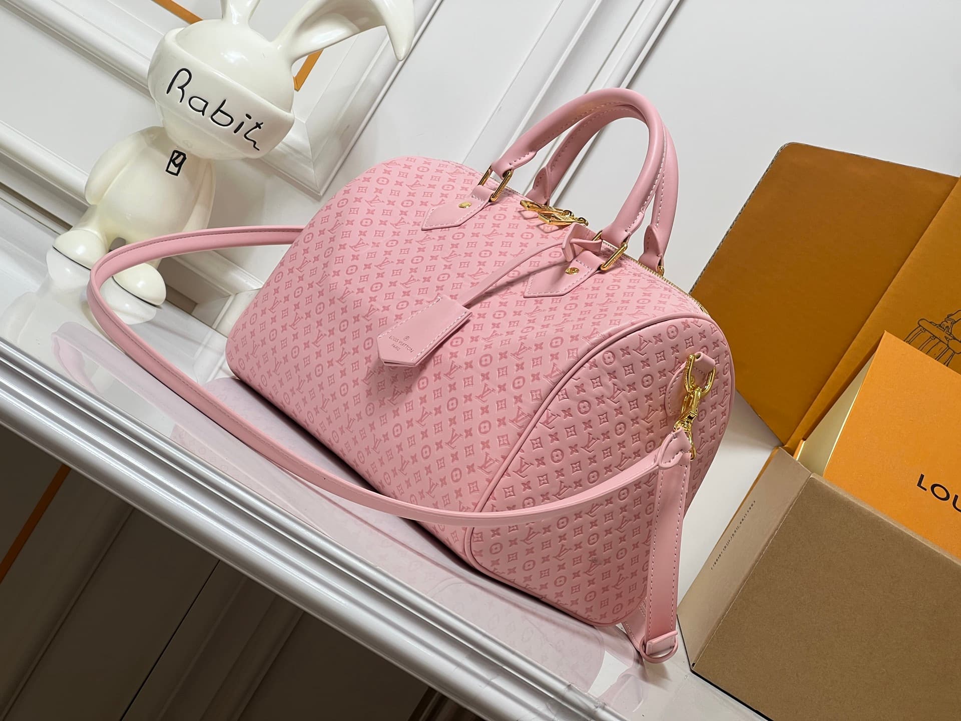 C5160 💰M29535 M13344 Speedy30 Handbags are part of the brand’s classic collection. Made from high-quality cowhide leather, they feature Monogram patterns, and the light beige color is elegant and versatile ✨. The bag has a Boston shape, with a suitable si — image 3