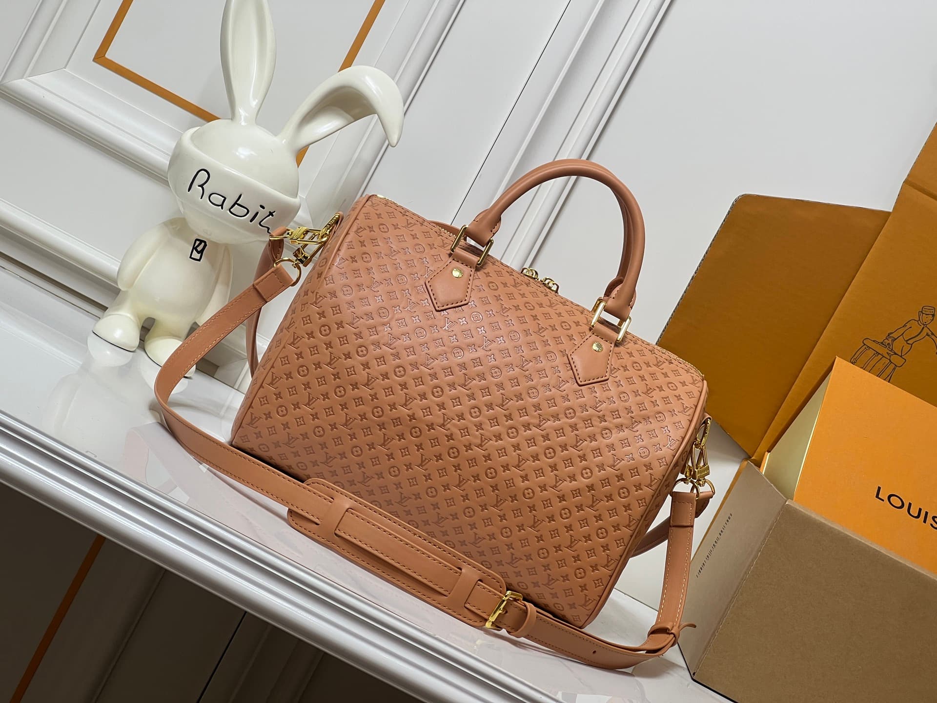 C5158 💰M29535 M13344 Speedy30 Handbags are part of the brand’s classic collection. Made from high-quality cowhide leather, they feature Monogram patterns, and the light beige color is elegant and versatile ✨. The bag has a Boston shape, with a suitable si — image 4