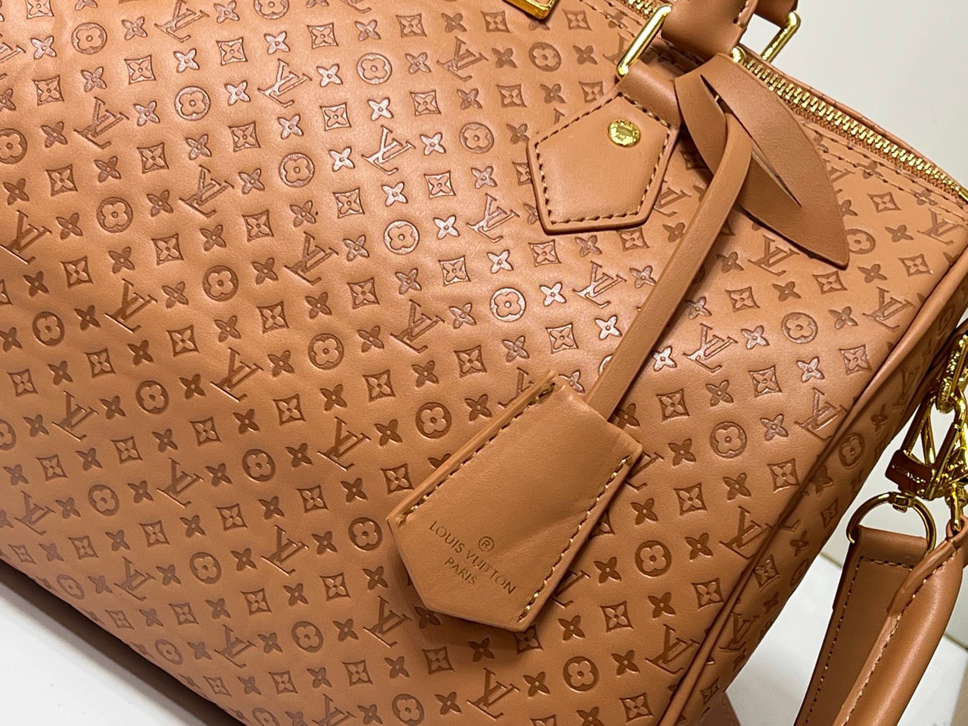 C5158 💰M29535 M13344 Speedy30 Handbags are part of the brand’s classic collection. Made from high-quality cowhide leather, they feature Monogram patterns, and the light beige color is elegant and versatile ✨. The bag has a Boston shape, with a suitable si — image 6