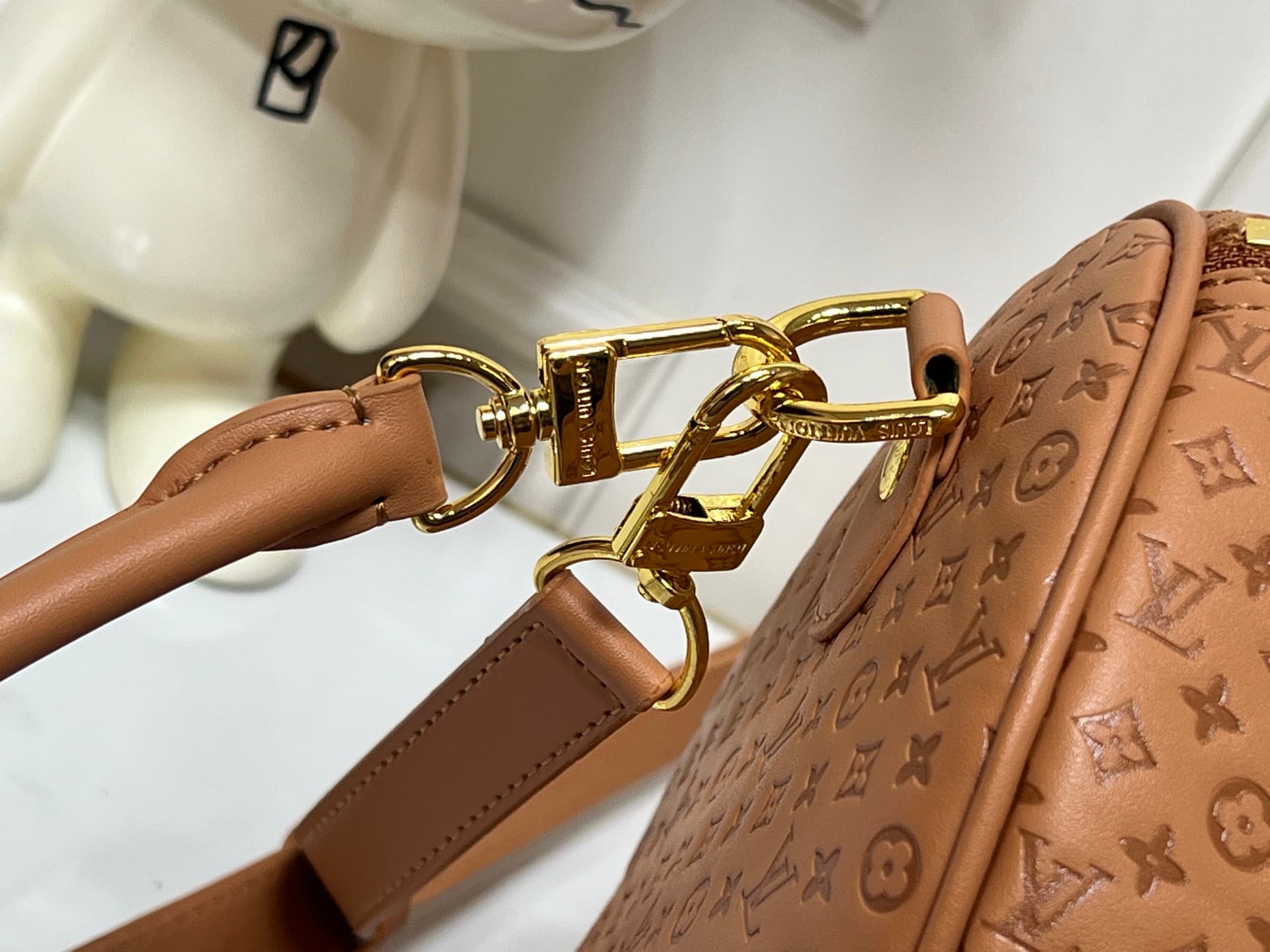 C5158 💰M29535 M13344 Speedy30 Handbags are part of the brand’s classic collection. Made from high-quality cowhide leather, they feature Monogram patterns, and the light beige color is elegant and versatile ✨. The bag has a Boston shape, with a suitable si — image 5