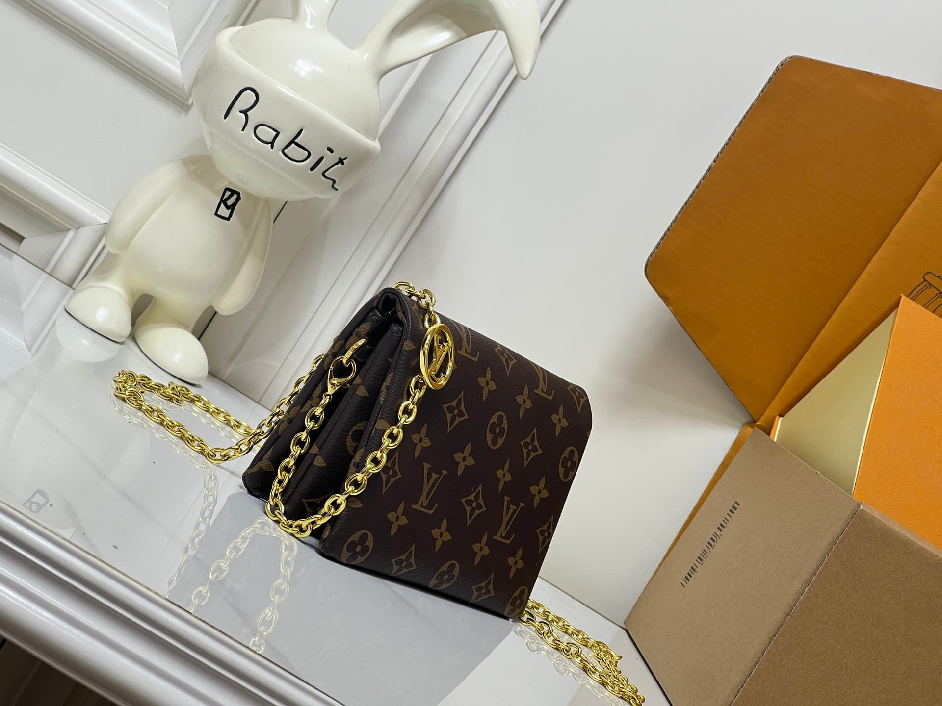 C5161 💰M81693 M80742 This Pochette Coussin handbag draws inspiration from the floral elements featured at the autumn/winter shows of Louis Vuitton 2022; it reveals the secret world of LV Garden. The bag is made of soft羊 leather with Monogram patterns, and — image 2
