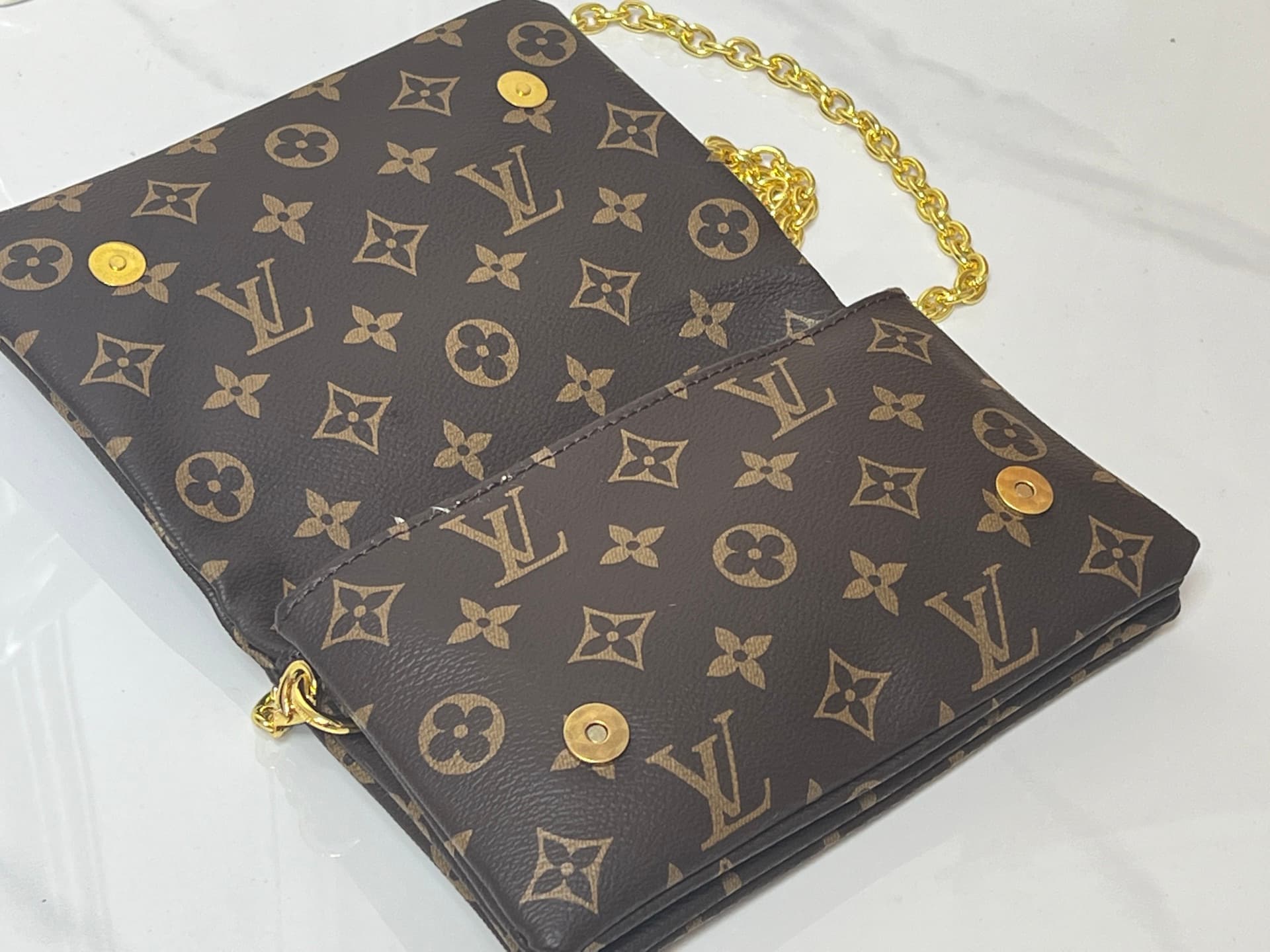 C5161 💰M81693 M80742 This Pochette Coussin handbag draws inspiration from the floral elements featured at the autumn/winter shows of Louis Vuitton 2022; it reveals the secret world of LV Garden. The bag is made of soft羊 leather with Monogram patterns, and — image 7
