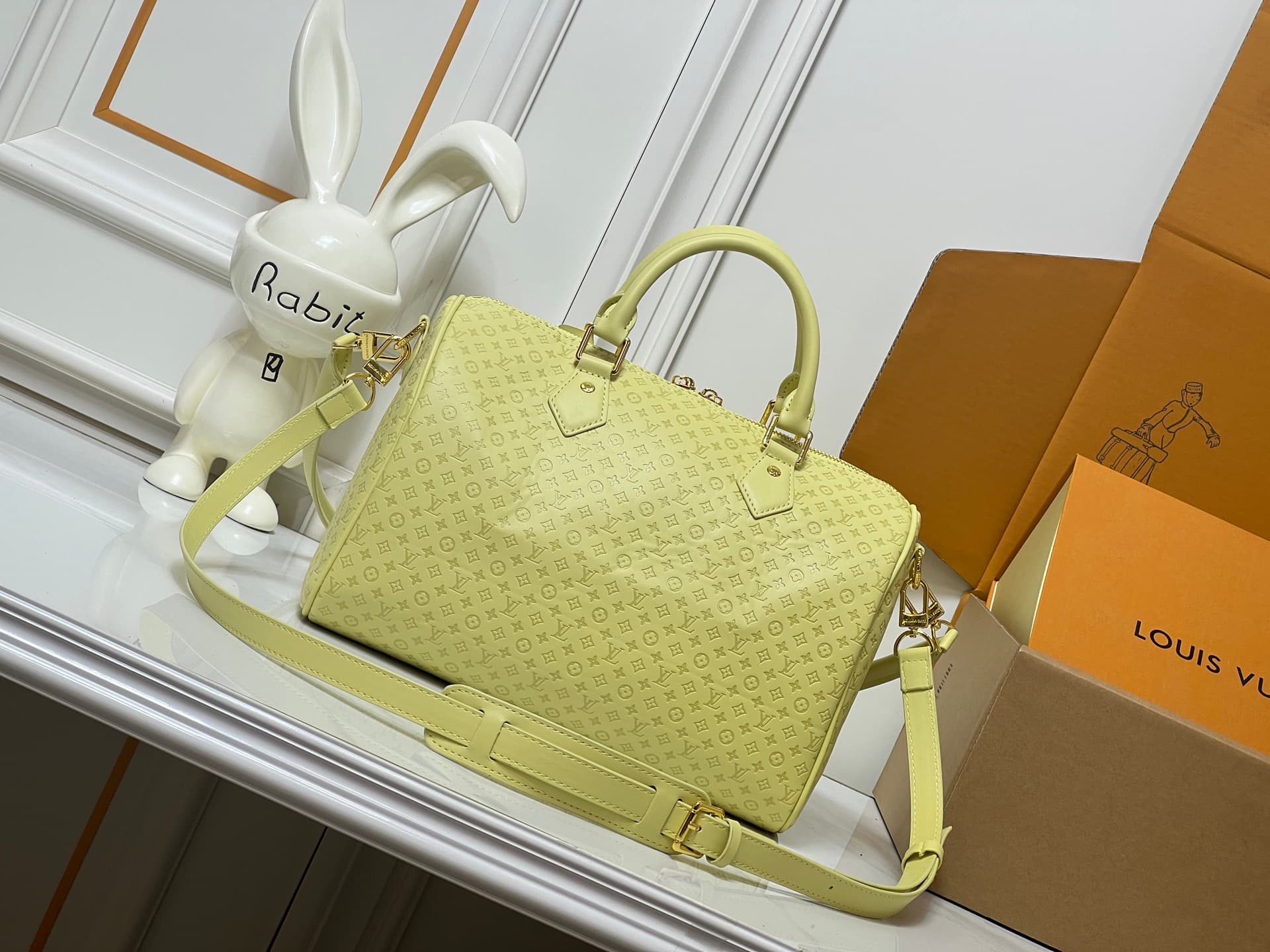 C5157 💰M29535 M13344 Speedy30 Handbags belong to the brand’s classic collection. Made from high-quality cowhide leather, they feature Monogram patterns, and the light beige color is elegant and versatile ✨. The bag has a Boston shape, with appropriate siz — image 6