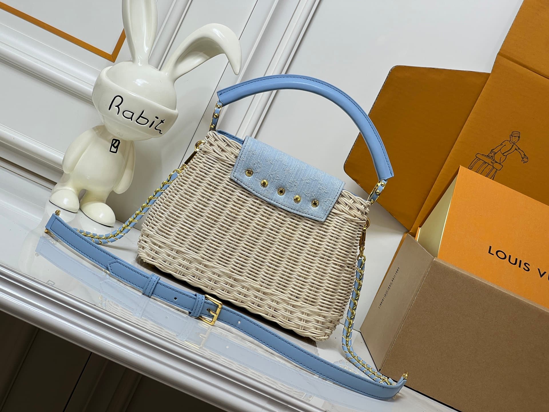 C5172 💰【Top-quality original products from Guangzhou】M28549 M28548: blue and pink colors. This Capucines BB handbag belongs to the Rattan collection. It features a flip cover and the Louis Vuitton Monogram pattern, creating a unique style for the season.  — image 4